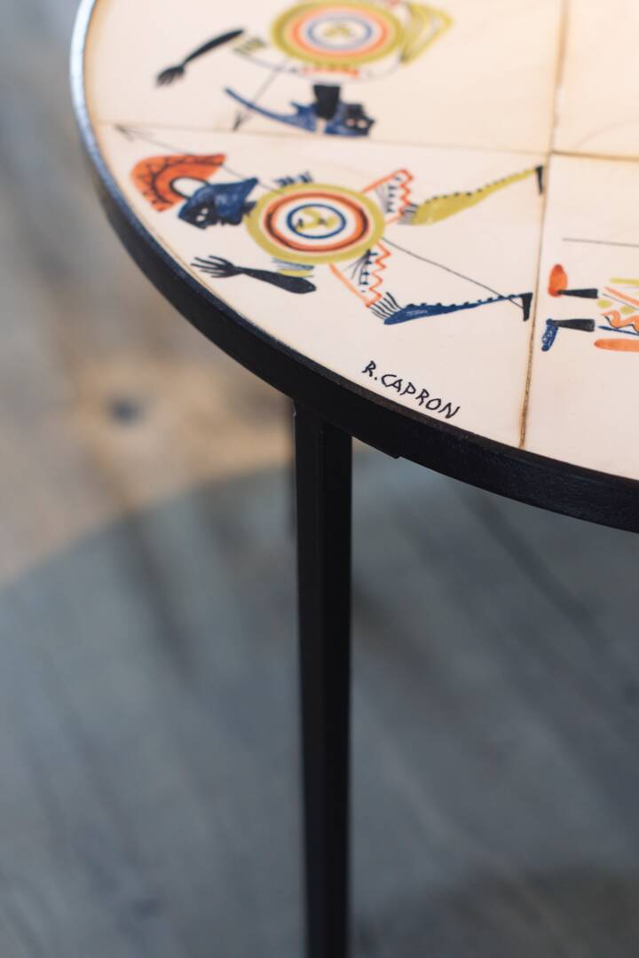 Table basse circulaire décor de guerriers - 1960 Roger Capron