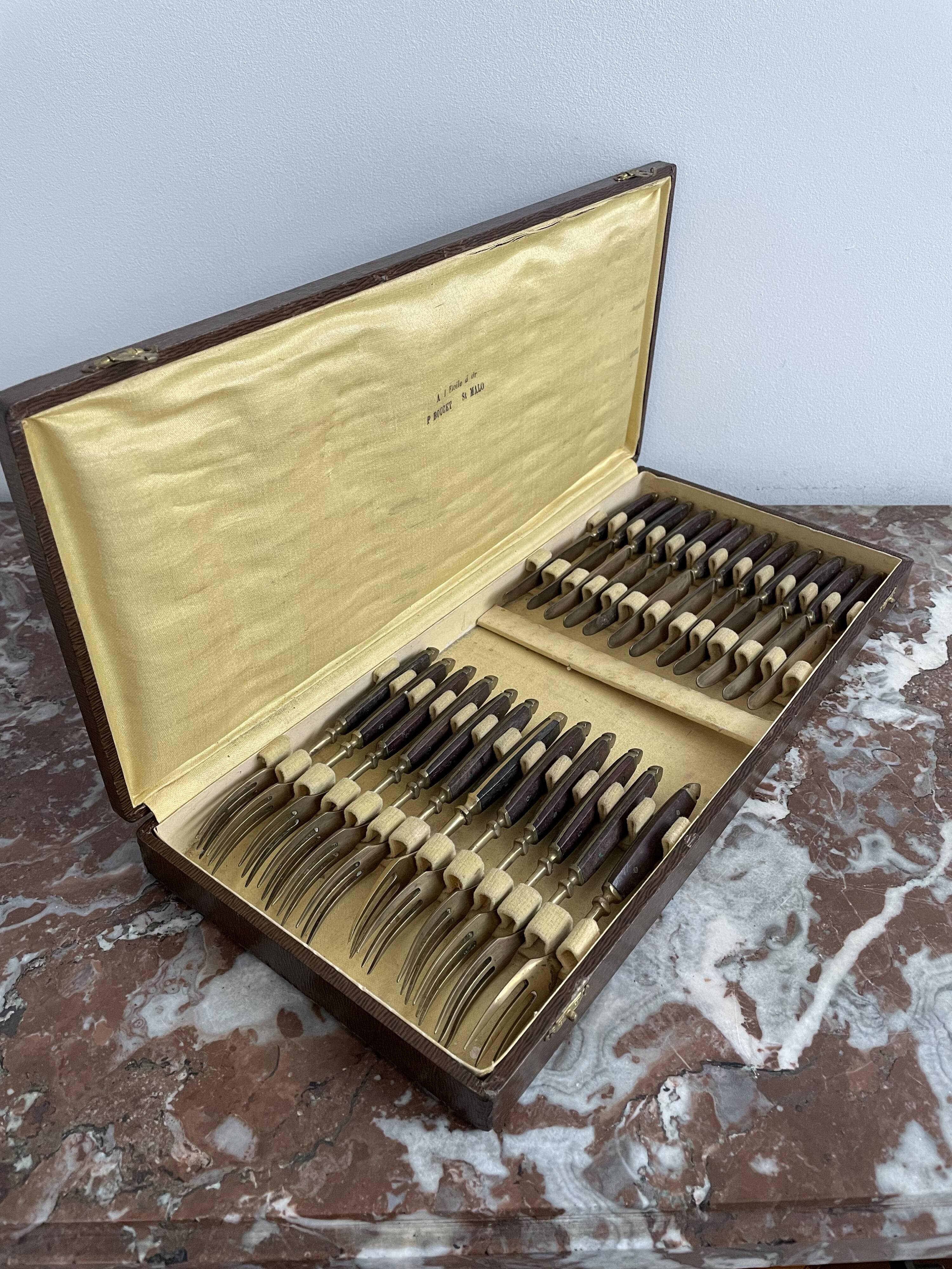 Antique dessert service 12 knives & 12 forks in brass and wood