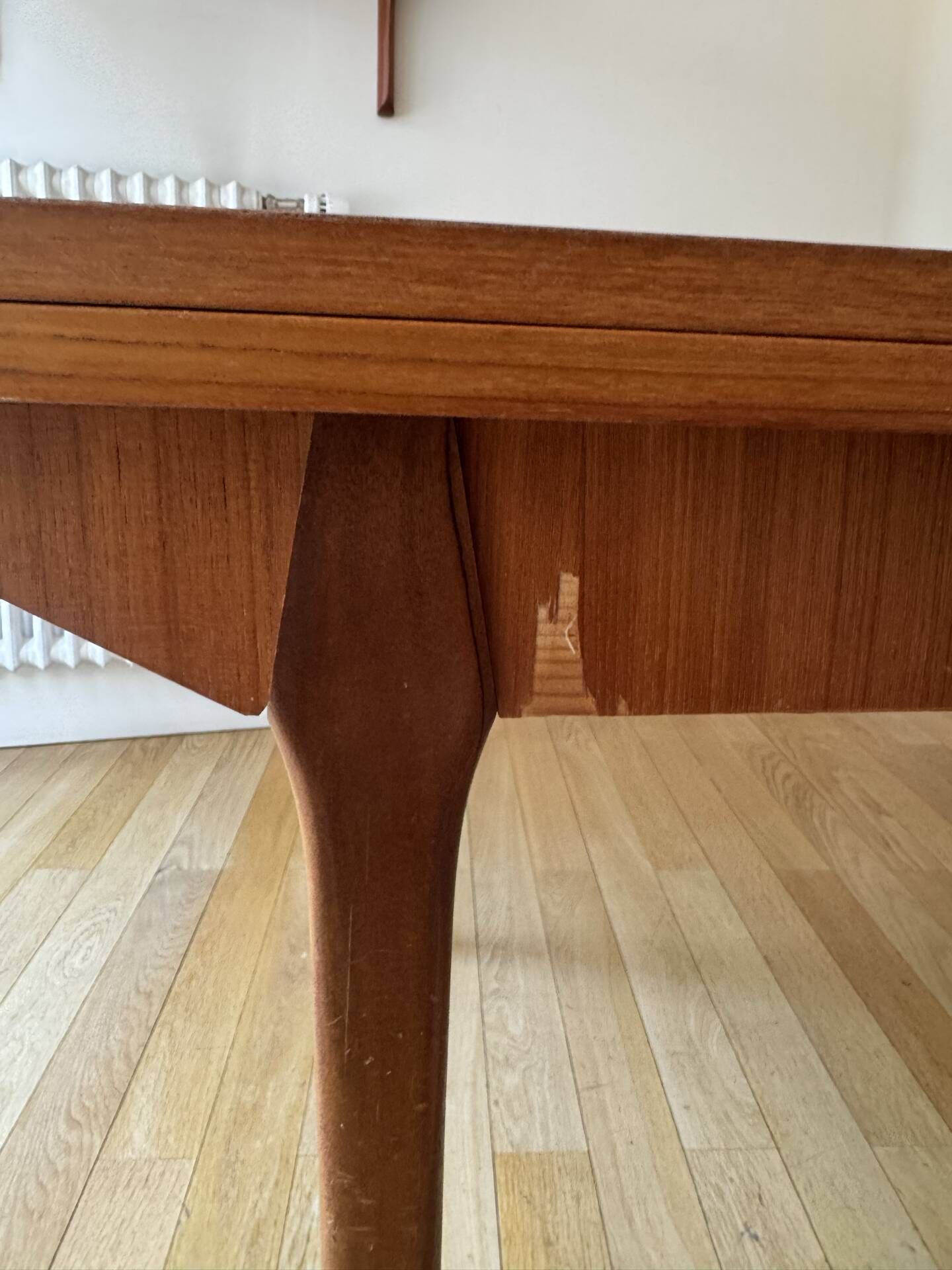 Extendable Scandinavian table