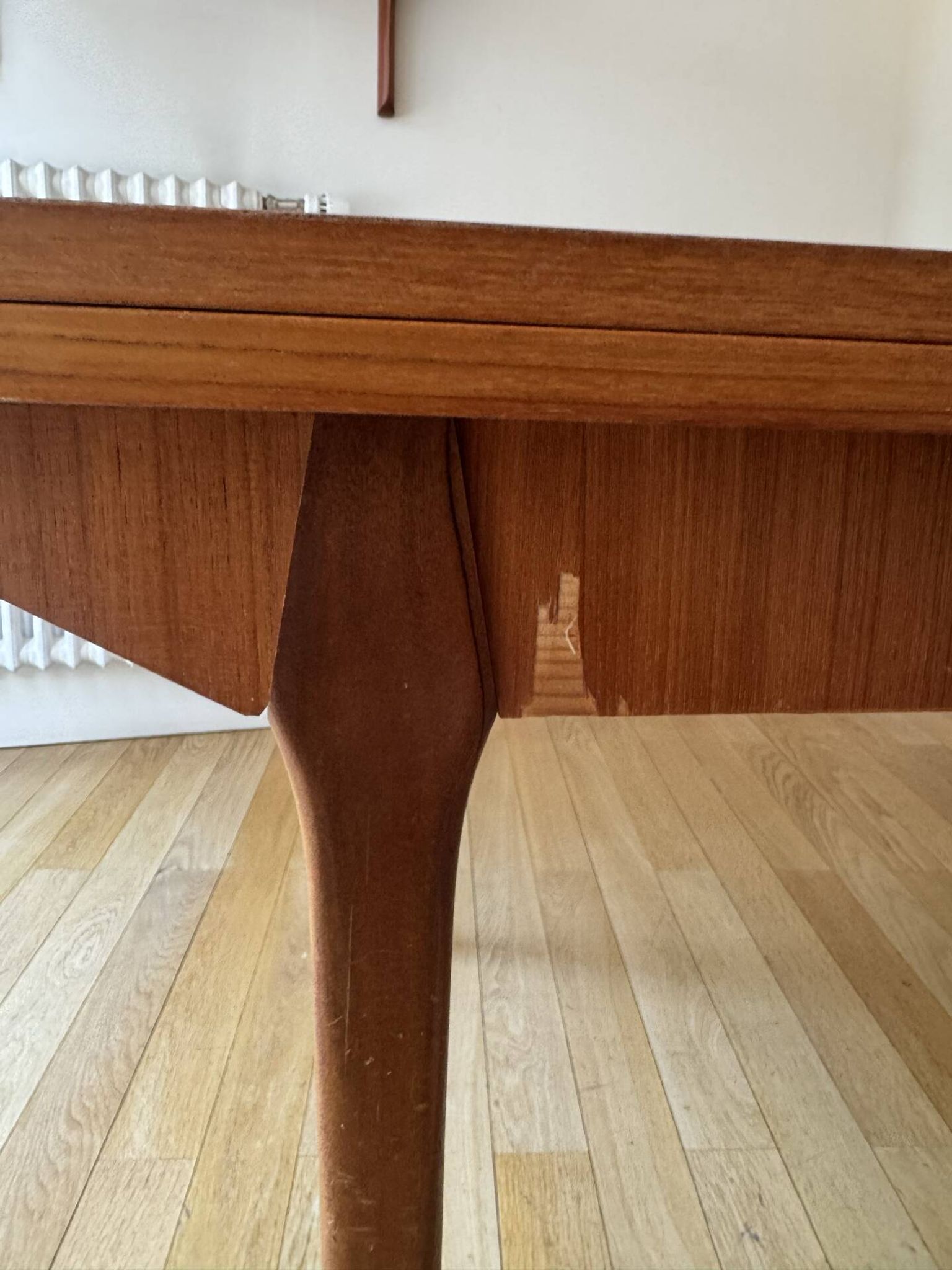 Extendable Scandinavian table