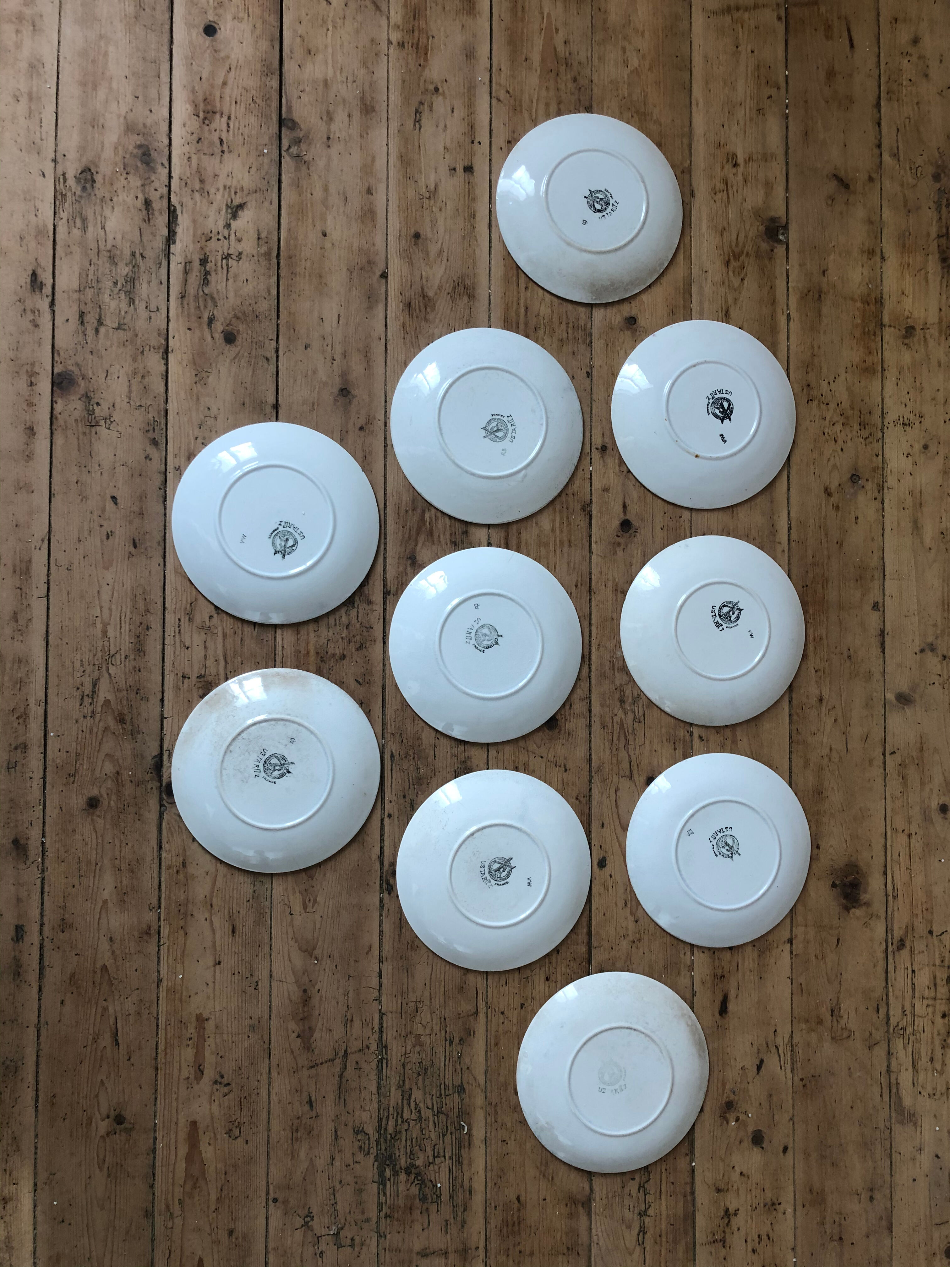 Set of 10 dessert plates in earthenware