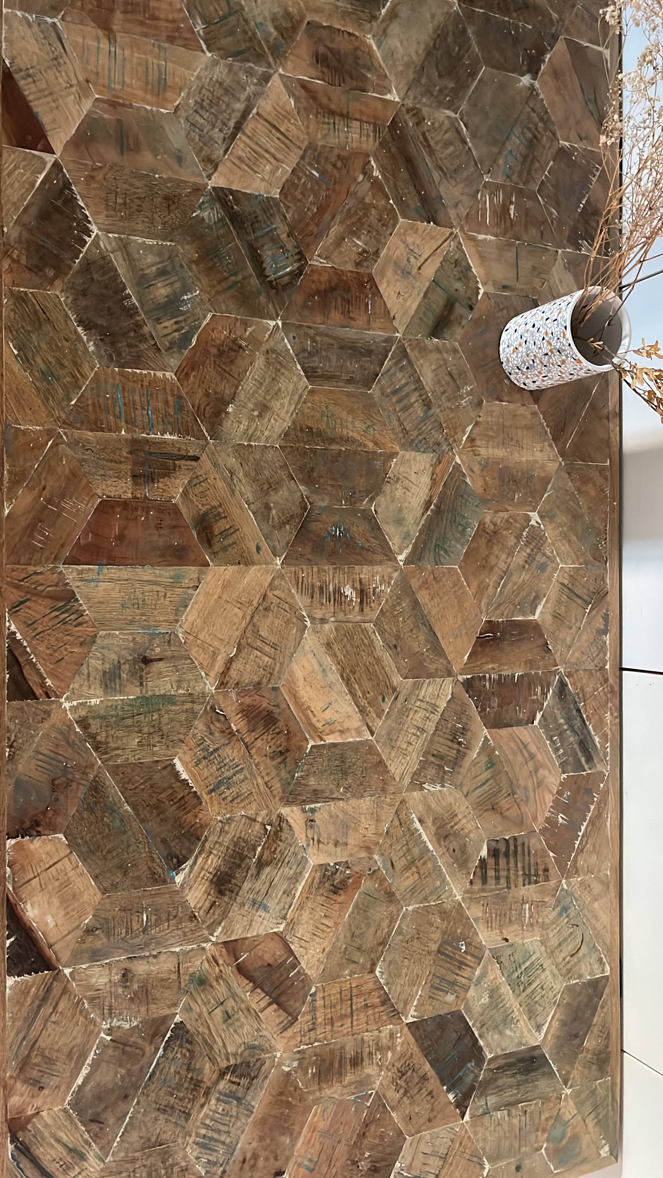Tortuga table design 180 x 90 cm, made of mango wood and steel.