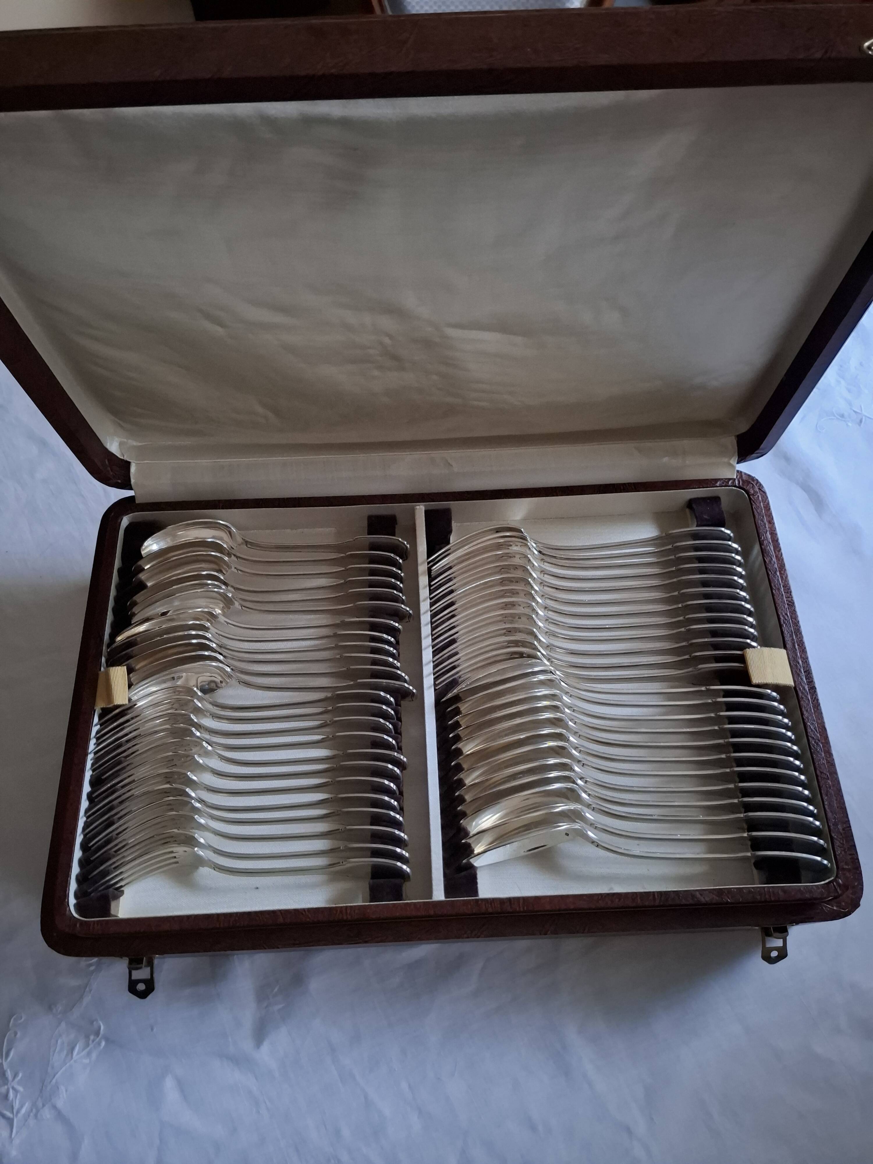 Orbrille 'Versailles' 89-piece silver cutlery set