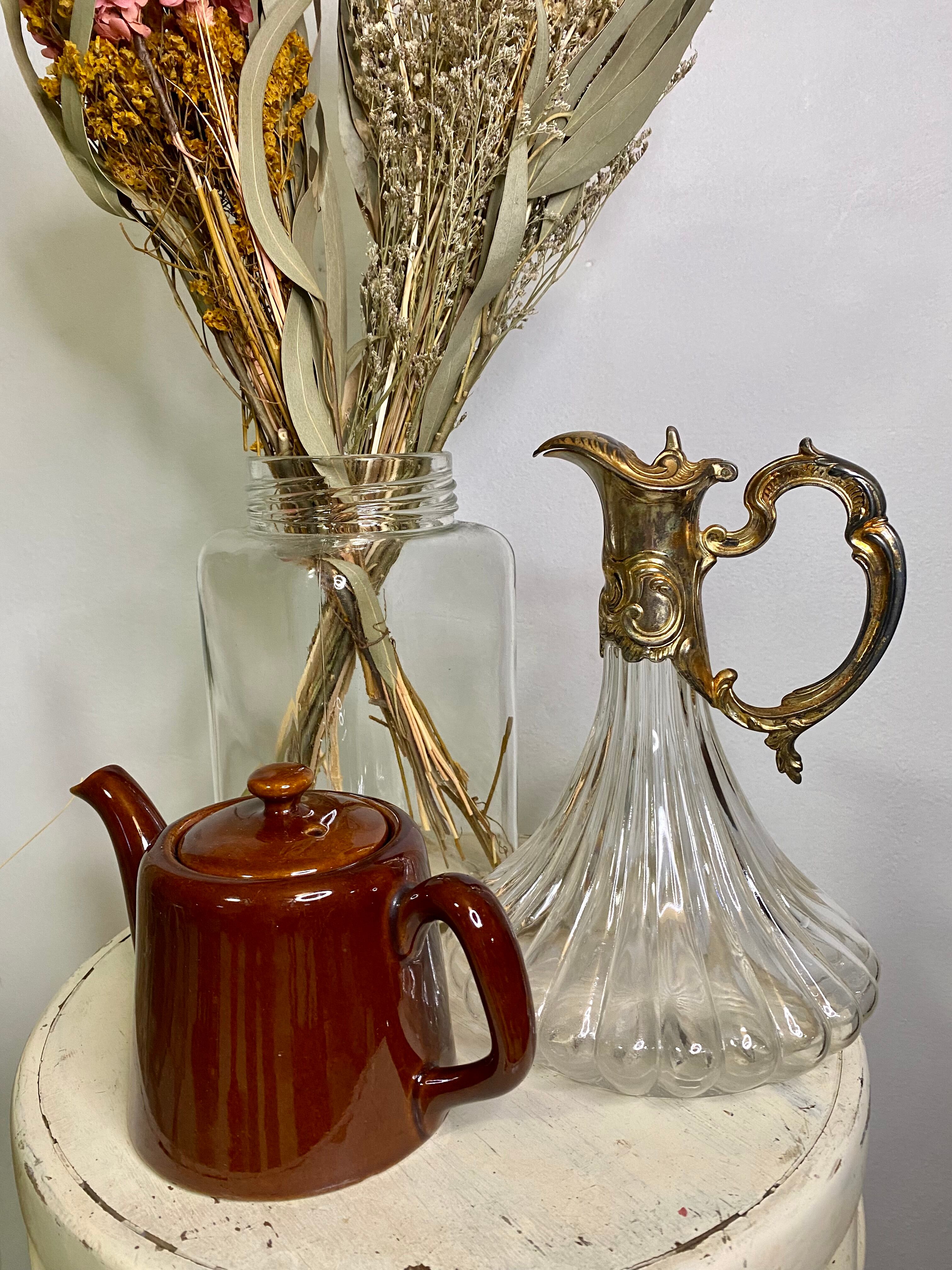 Théière marron en faïence