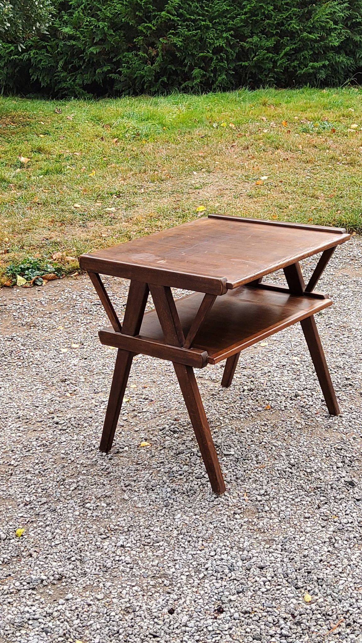 Table d’appoint vintage des années 50 en hêtre chêne et peuplier pieds compas