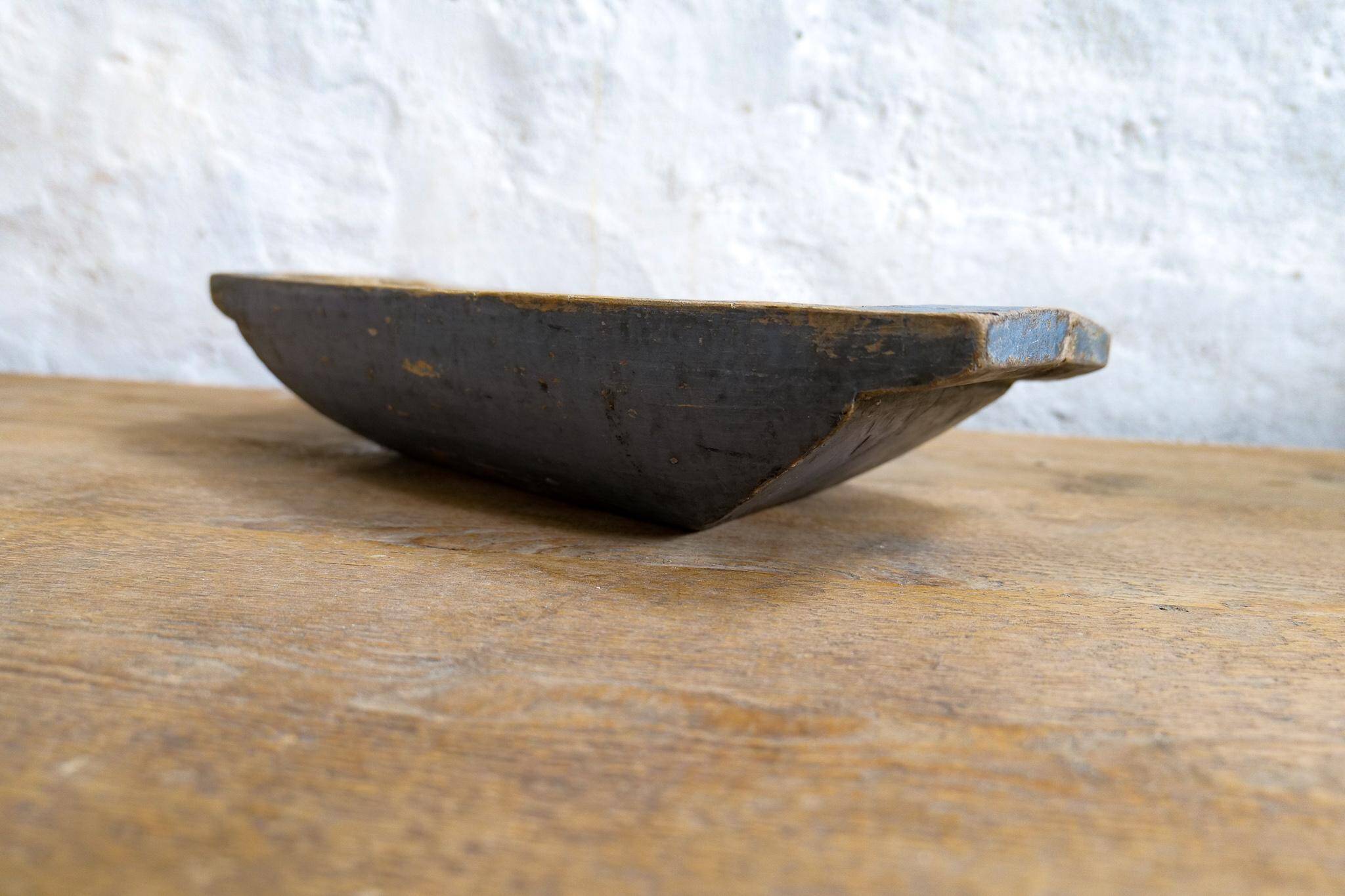 Swedish folk art, large unique blue farmer's bowl from the 19th century.