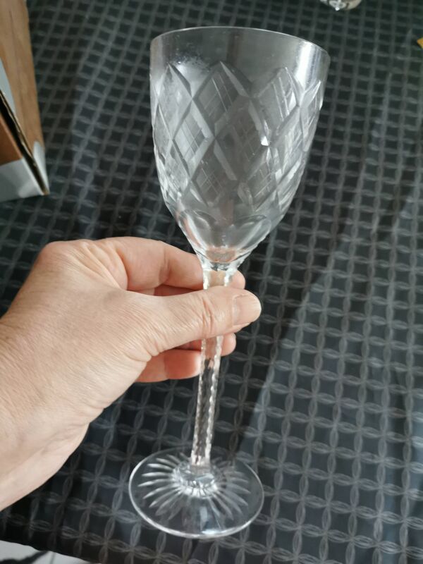 Verres à pied. Verre en cristal. 5 verres.