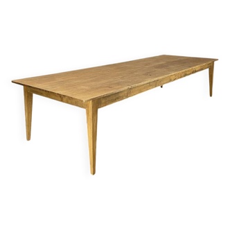 Large 19th century table in solid oak