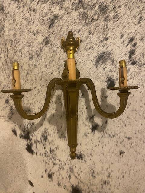 Pair of gilt and chiselled bronze wall lights with 3 lights - Louis XVI style