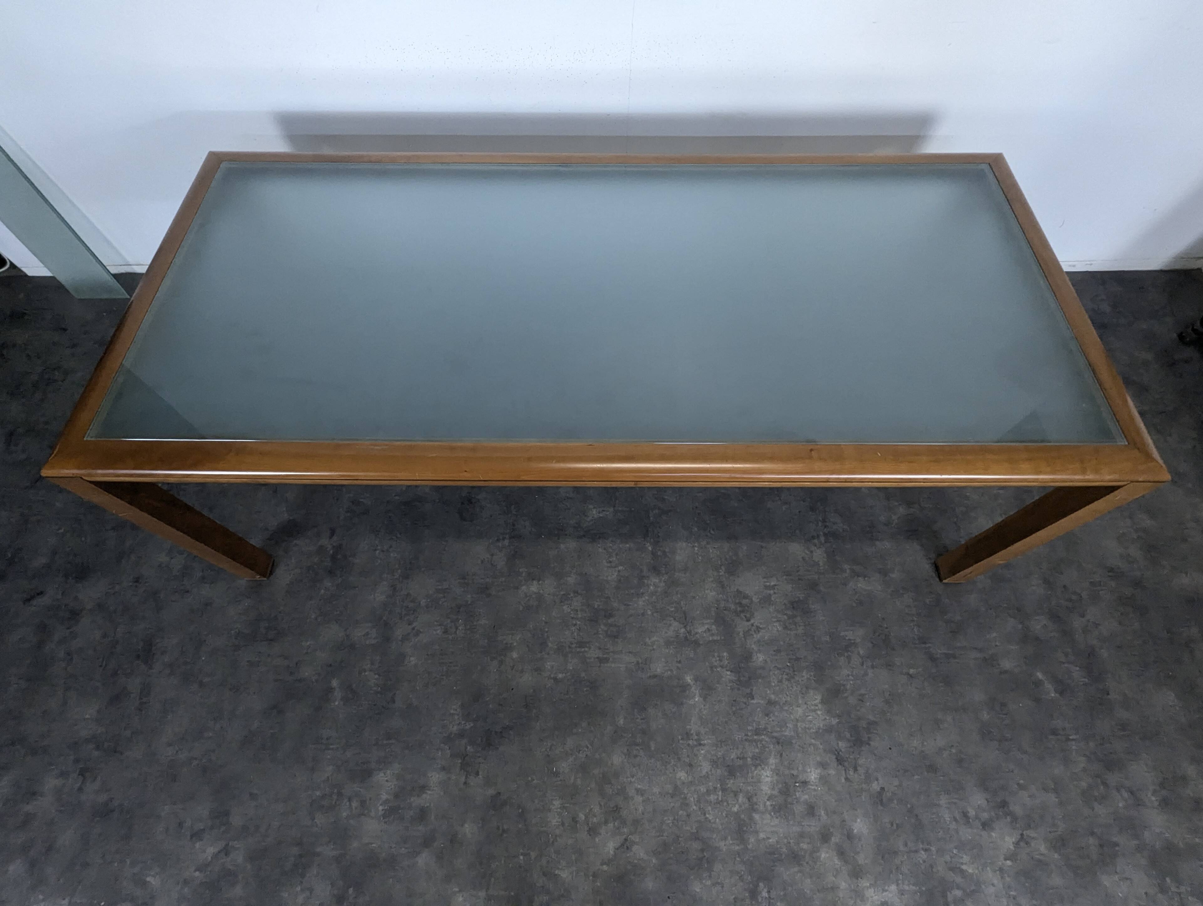 Grande table de repas en verre et merisier
