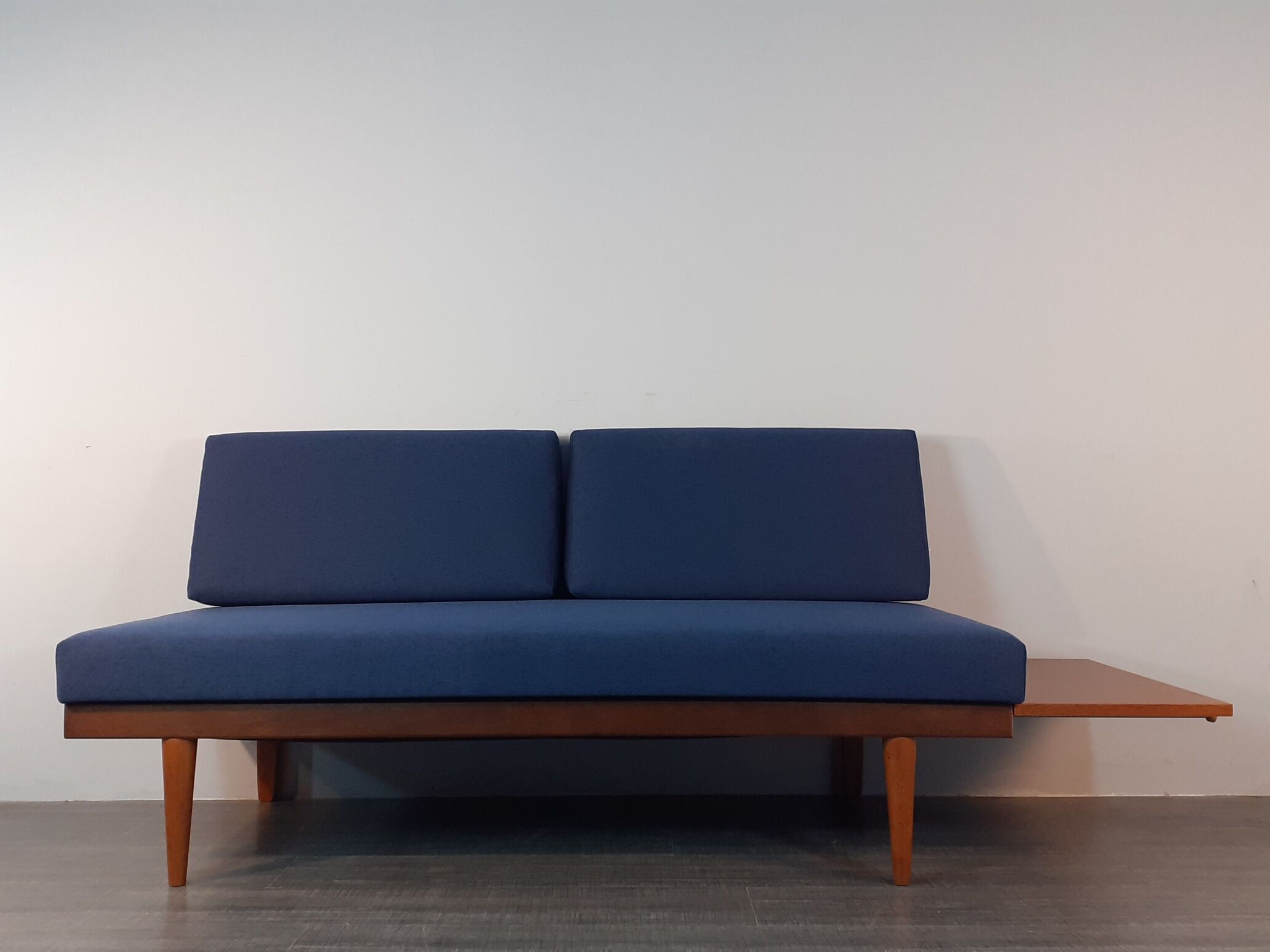 Norwegian daybed sofa by Ingmar Relling with tablet