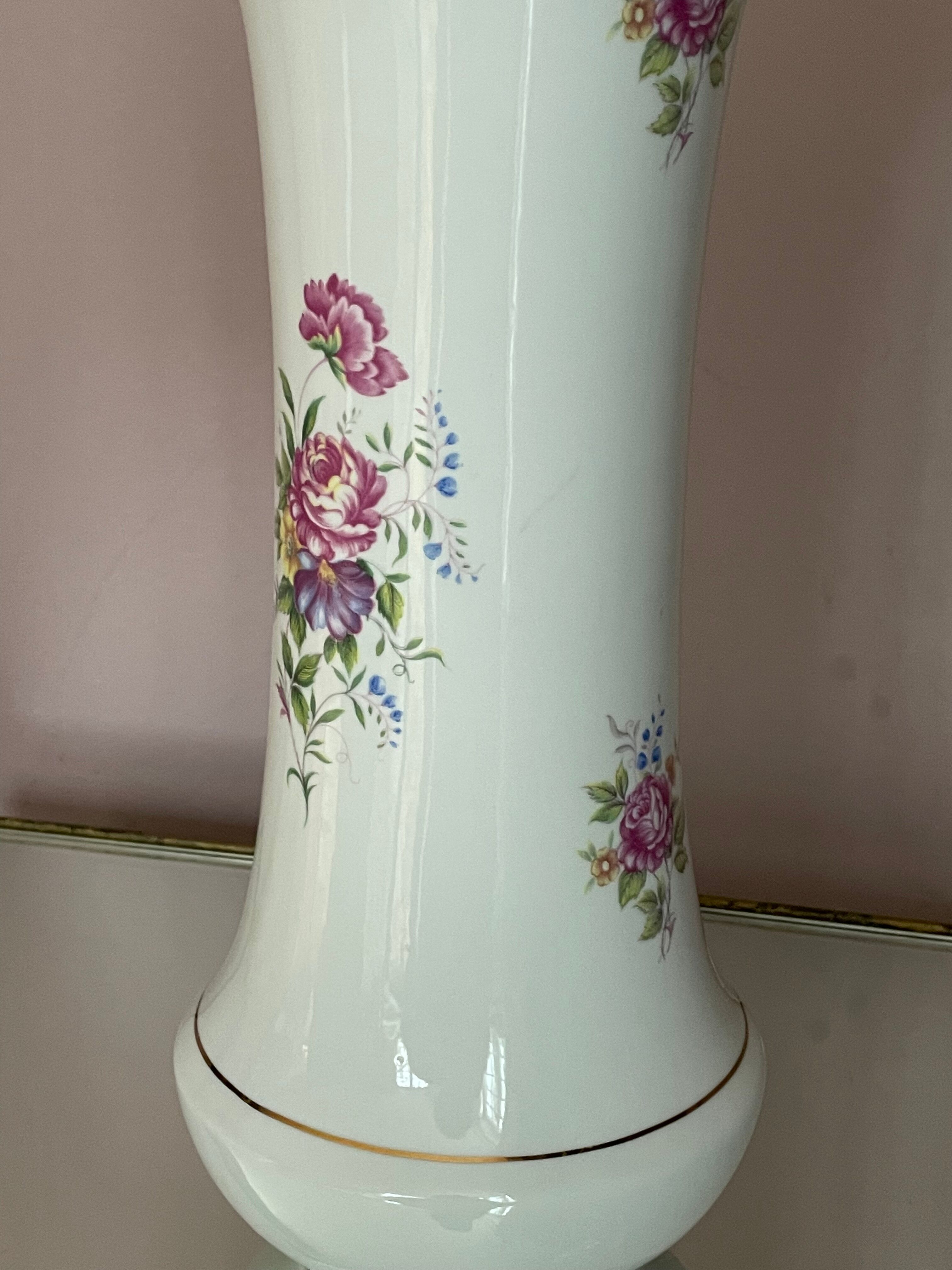 Large Hollohàza porcelain vase with floral motifs