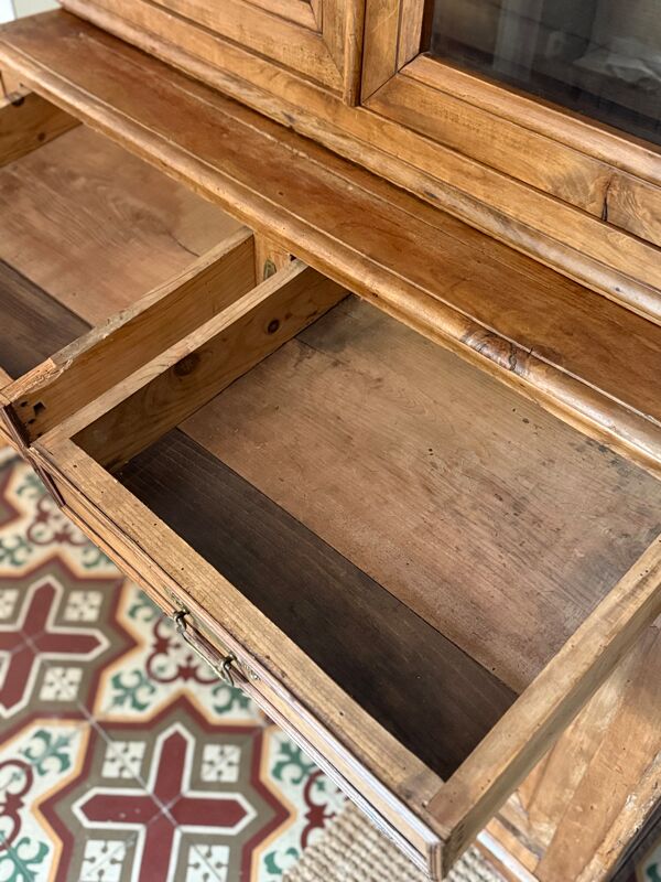 Buffet deux-corps ancien en bois massif