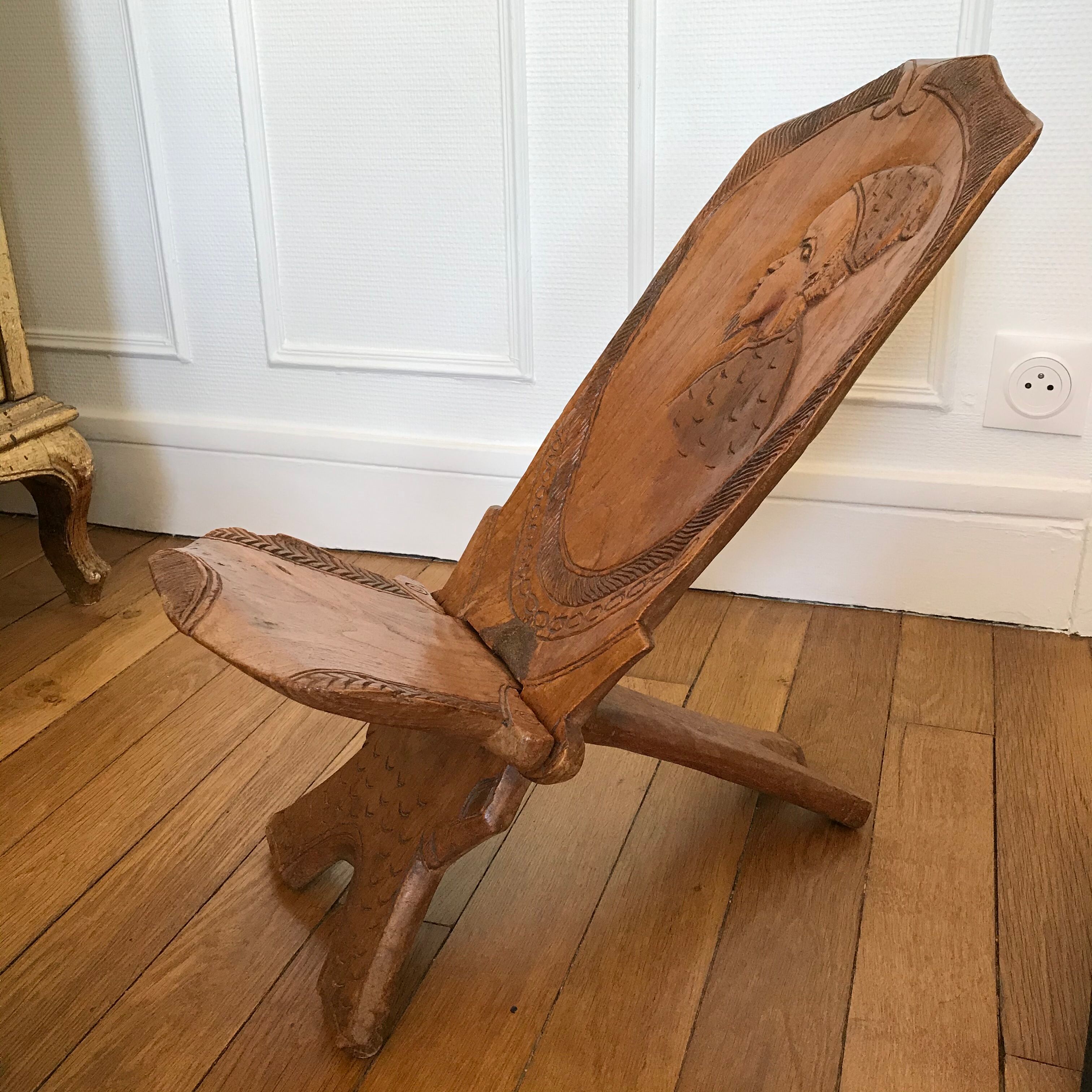 Ethnic palaver chair