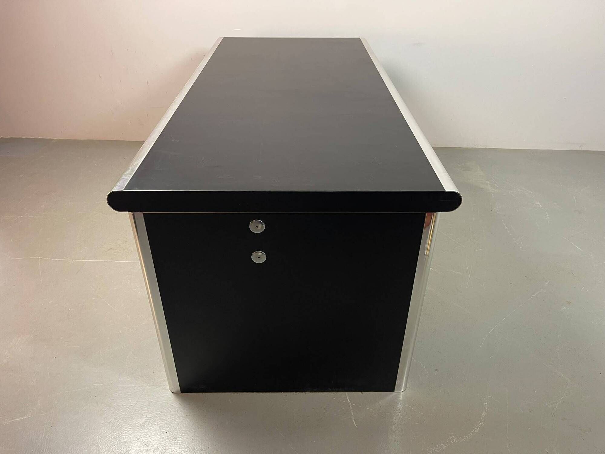 BIG Executive Design Desk by Guido Faleschini for i4 Mariani. Italy, 1970s.