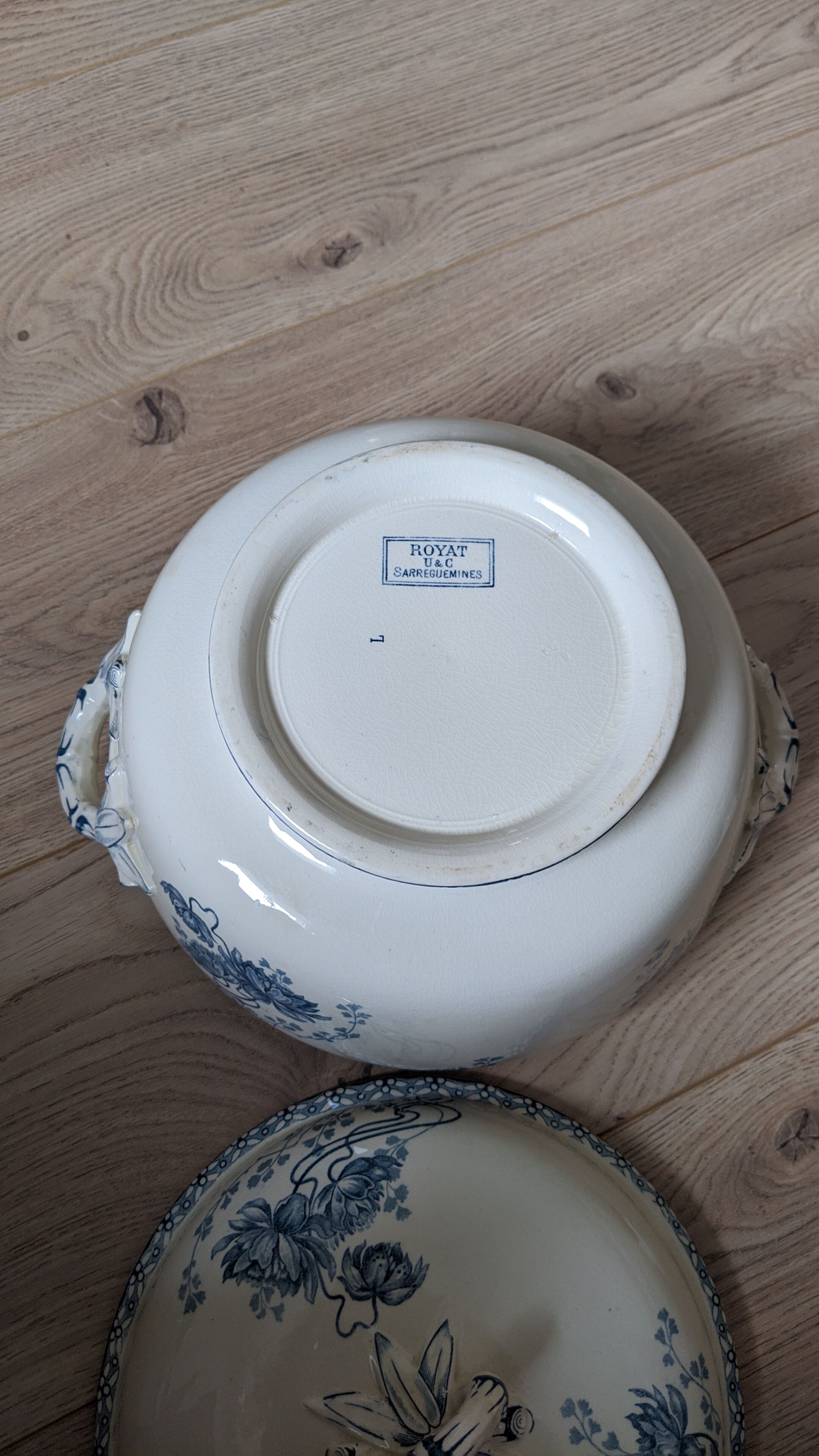 Soup tureen Sarreguemines Royat