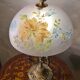 Lampe bronze  peinture sur abat jour signée verre 47x28