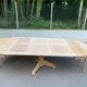 Table à manger ronde pied central extensible décapée en bois massif 3 rallo