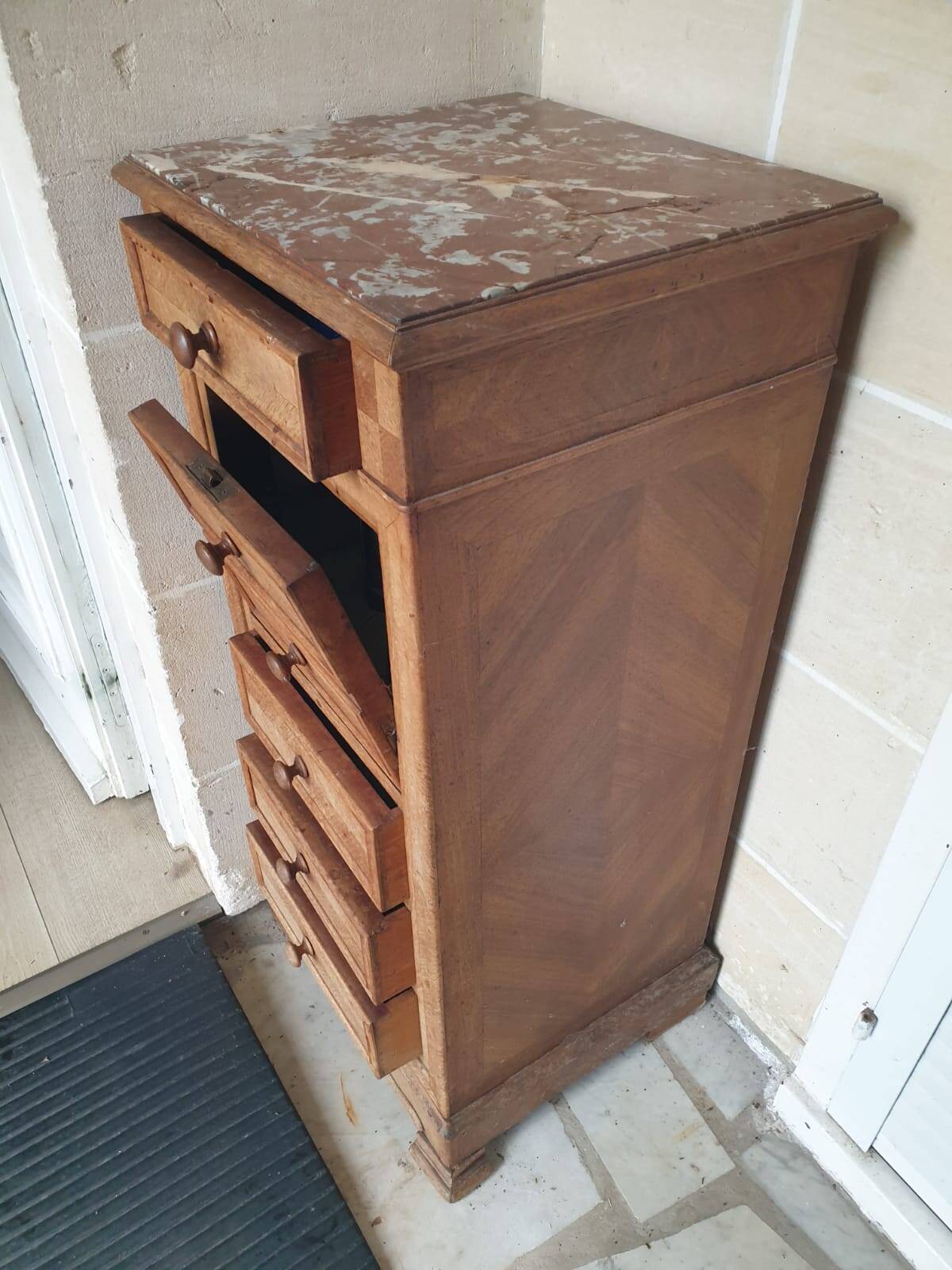 Chiffonnier en bois marqueté et marbre – Style classique