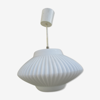 Suspension opaline scandinave