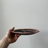 5 flat plates with compartments.