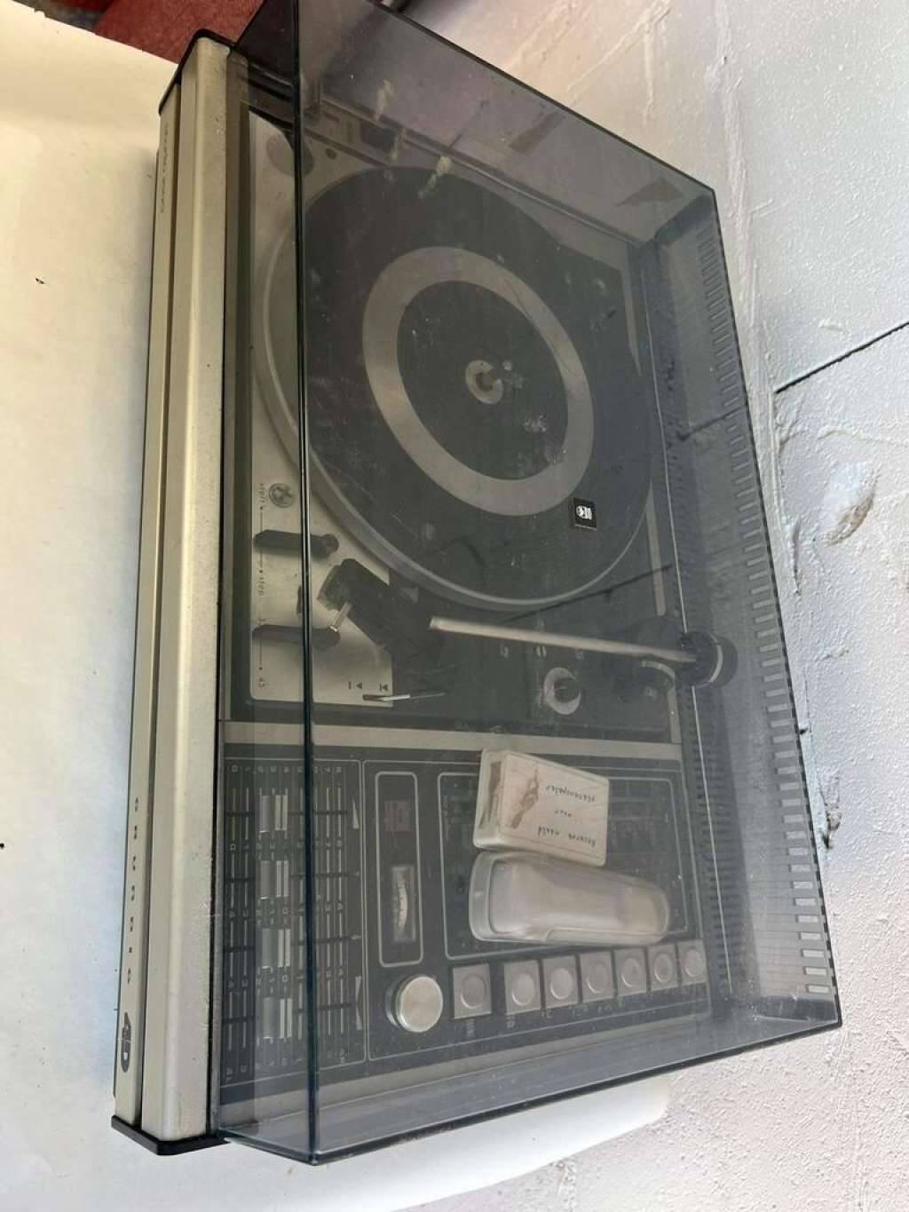 Vintage record player & radio with grundig speakers