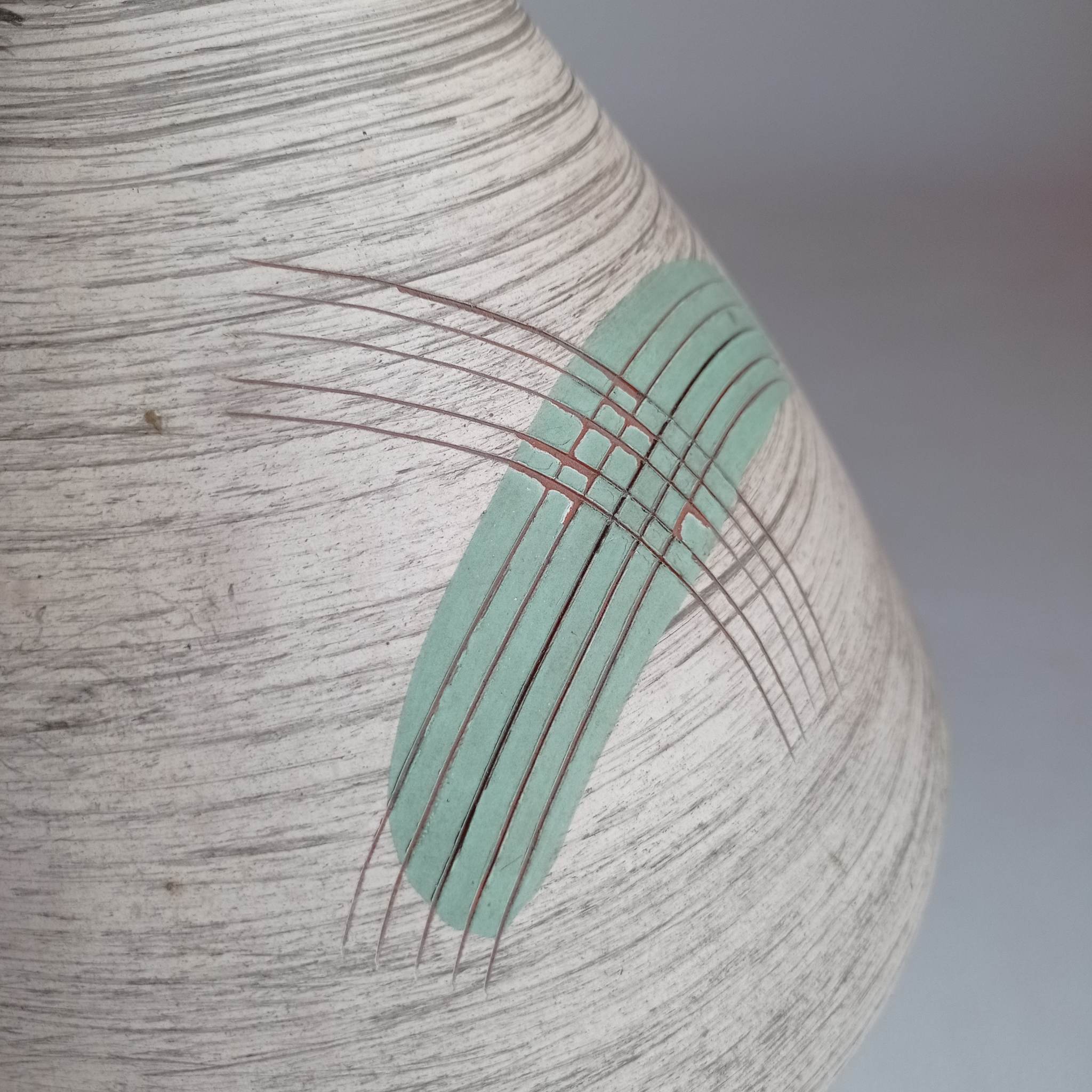 Carafe d’eau faite à la main des années 50