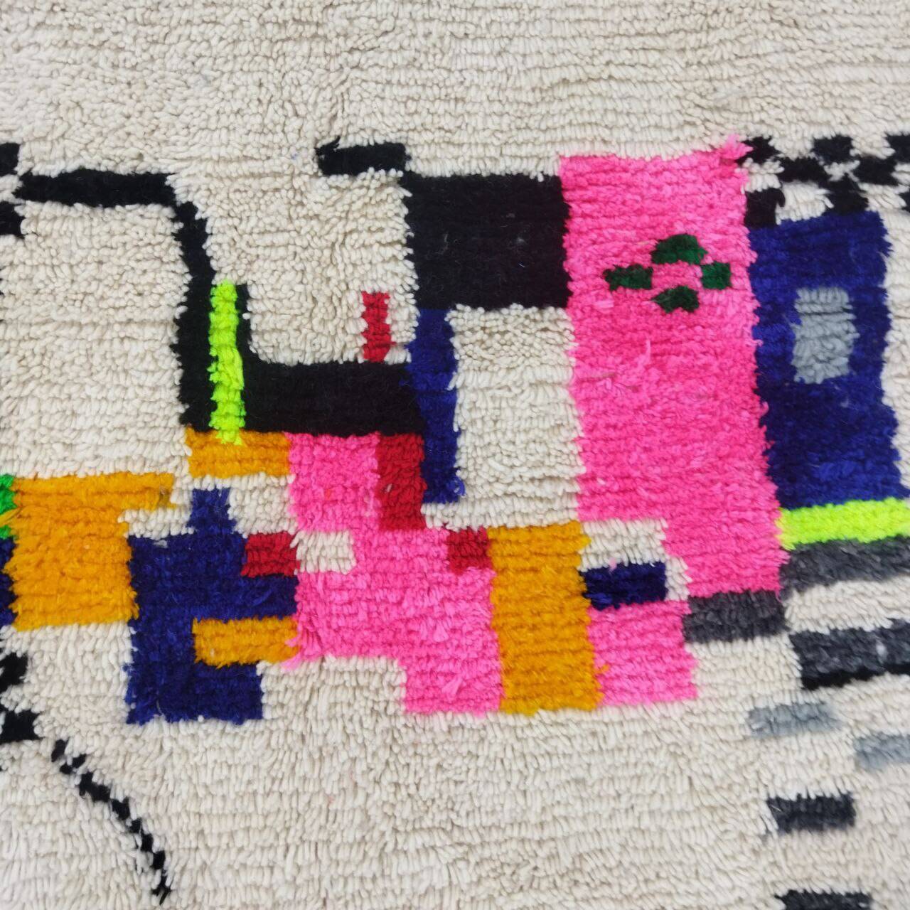 Azilal Berber rug in handmade wool 285 X 200 CM