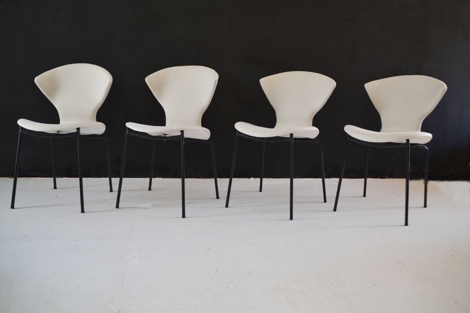 4 chaises modèle 18 – Genevieve Dangles et Christian Defrance