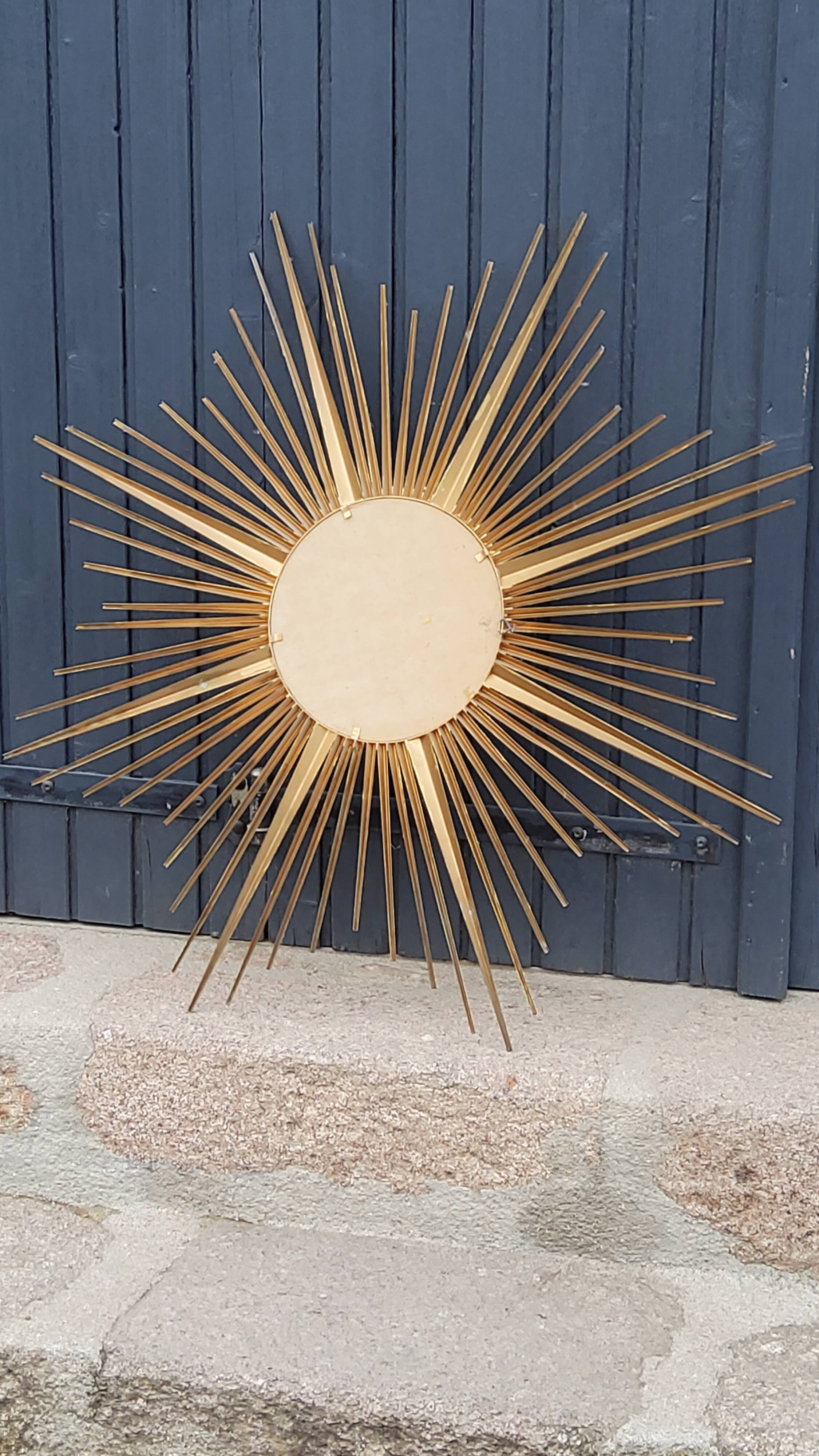 Miroir soleil Chaty Vallauris en métal doré