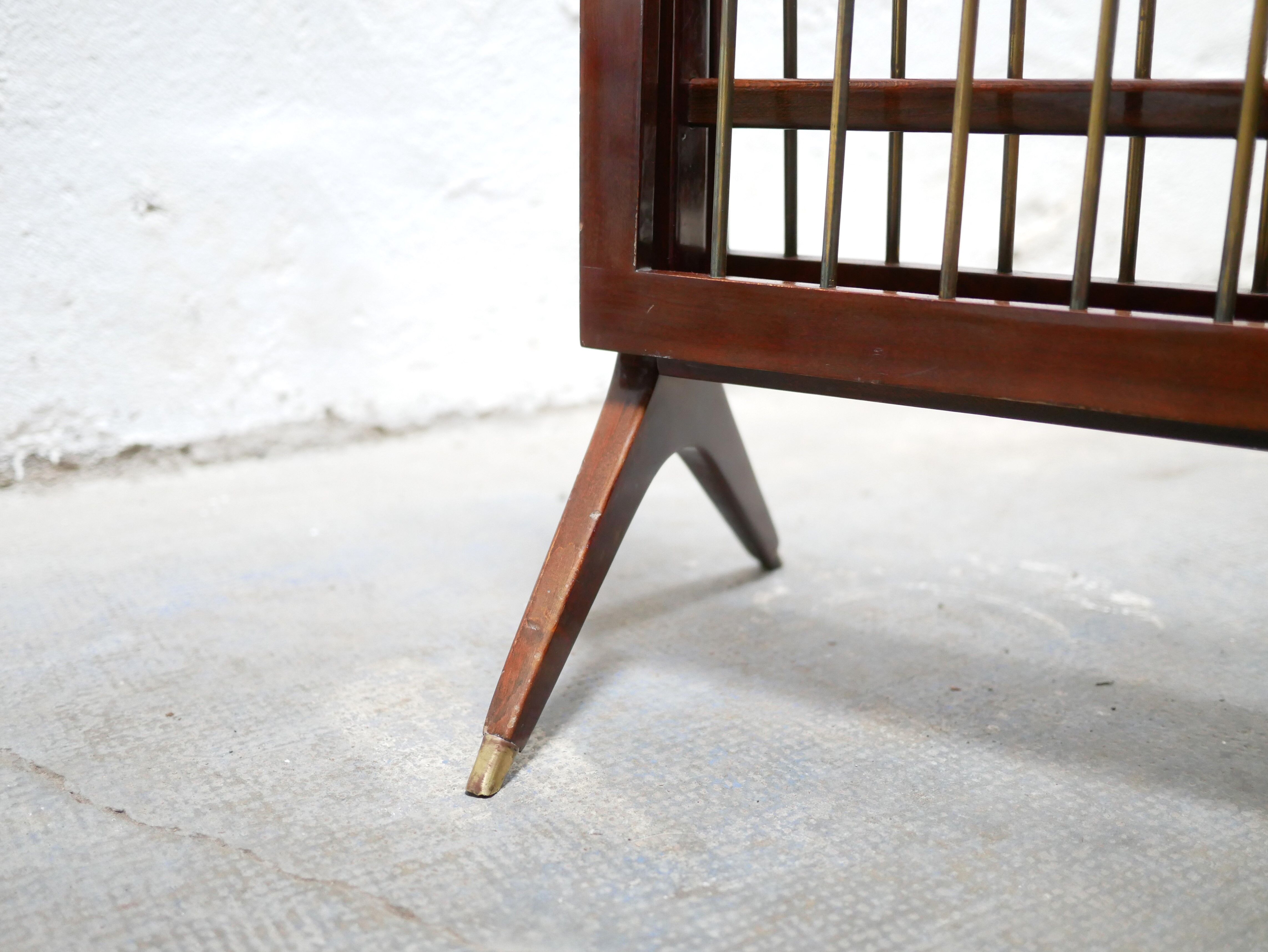 Porte-revues pliable en bois et laiton, Made in Italy