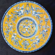 Large grotesque plate (Urbino/Castelli style), made in Italy, pei