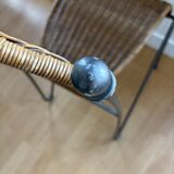 Chaise en métal et osier