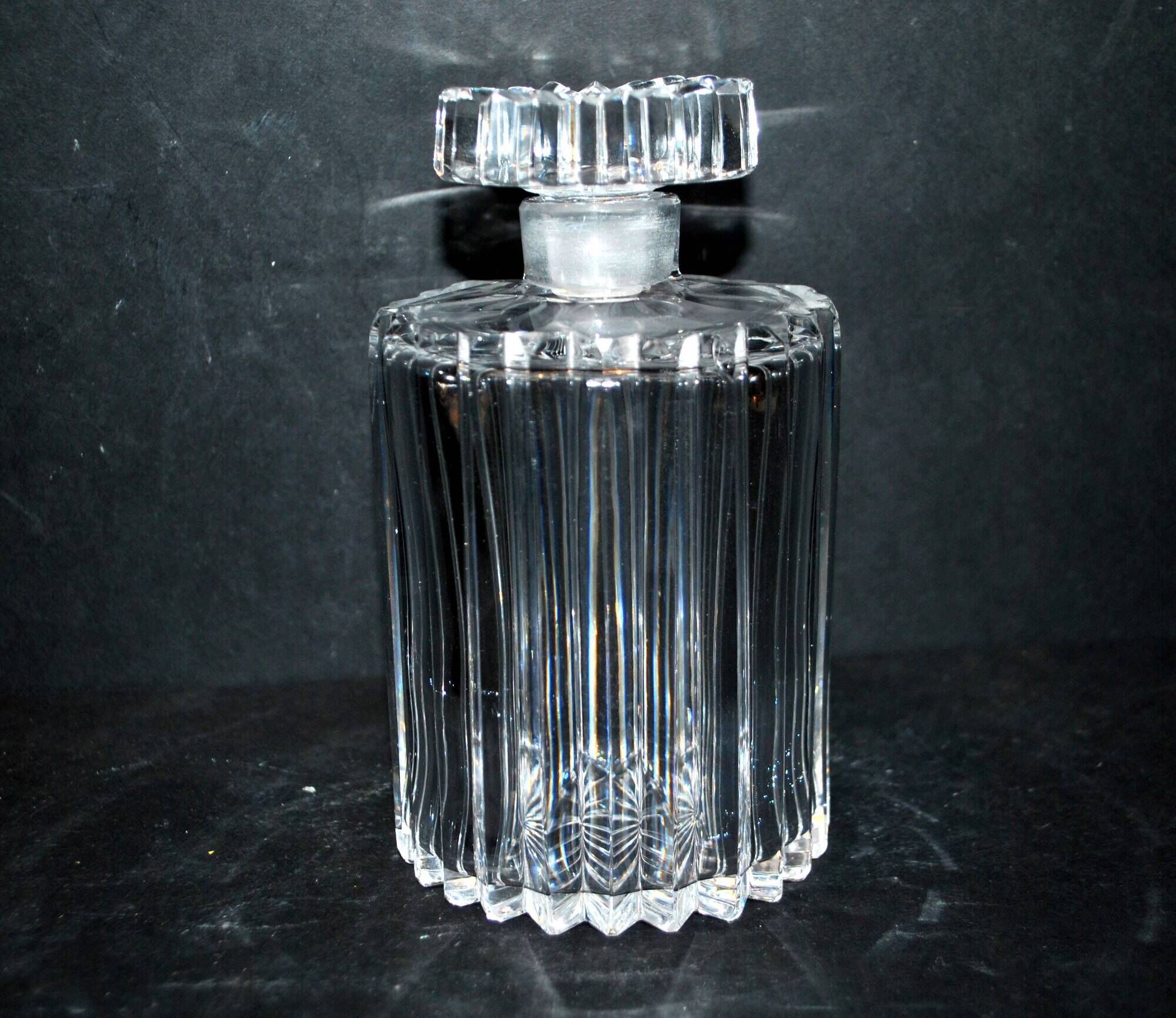 Whiskey bottle decanter in crystal cut in full fluted beveled deep Baccarat or Saint-Louis?