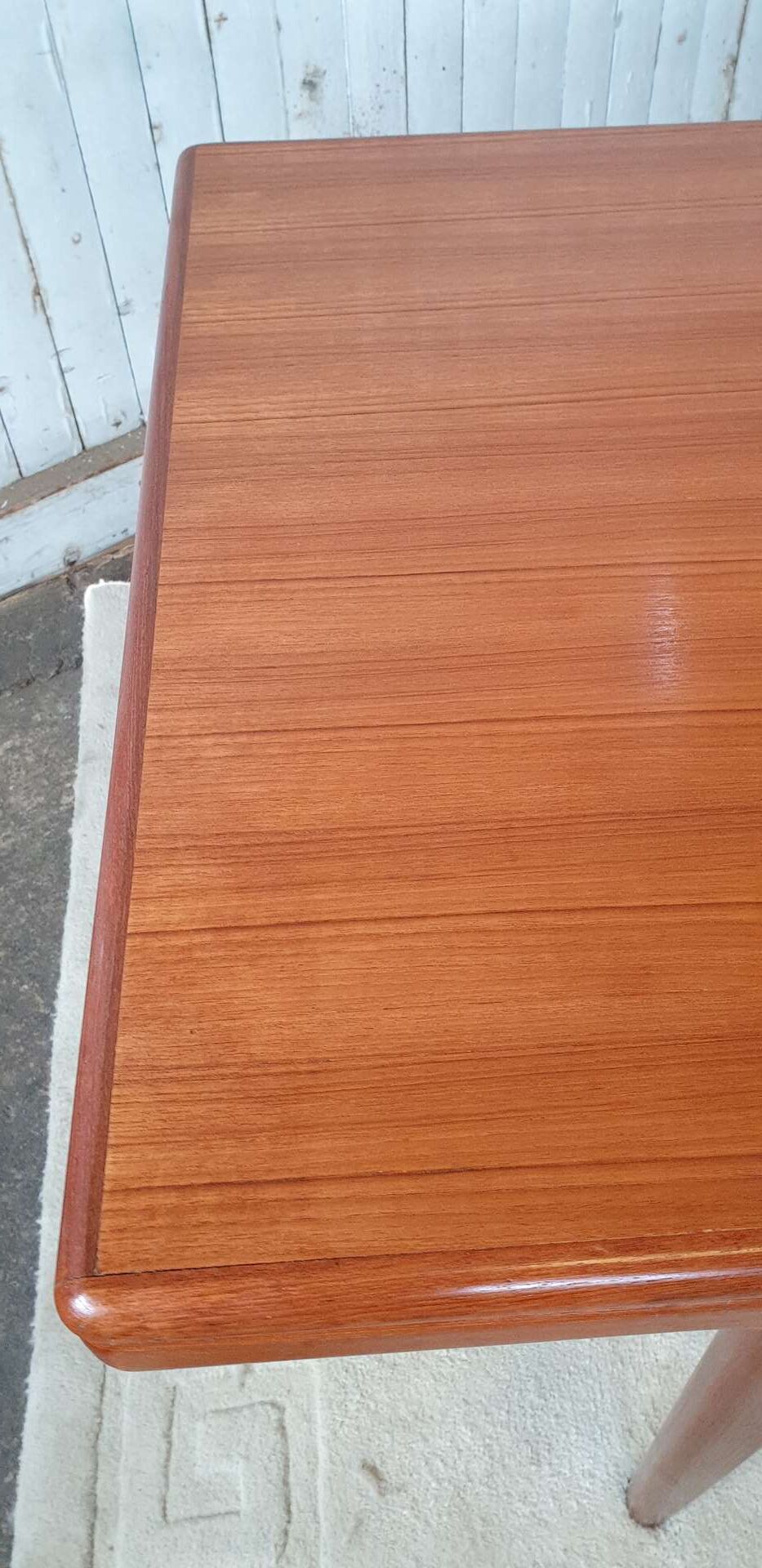 Table vintage en teck datant des années 60