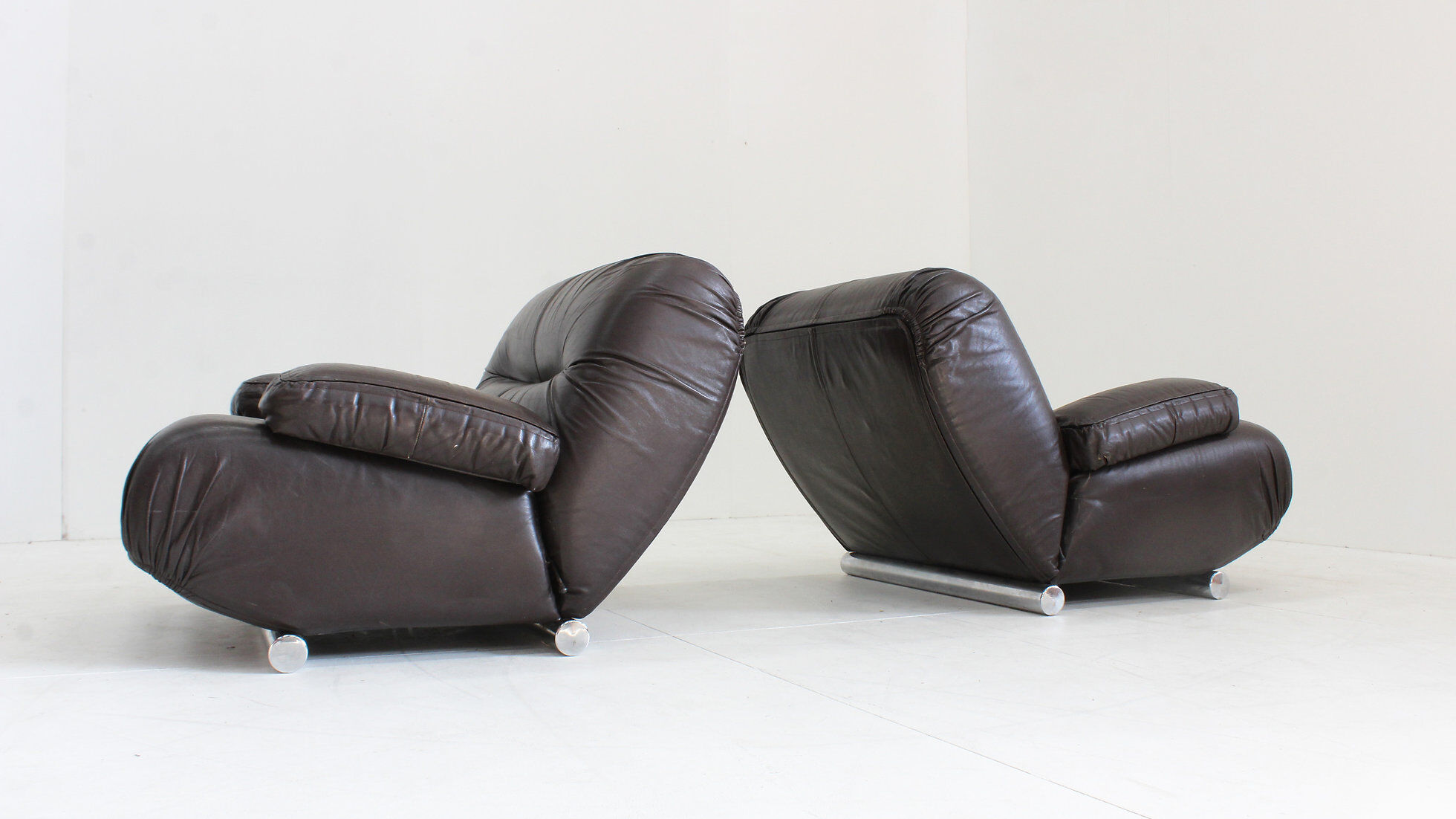 Giuseppe Munari lounge chairs brown leather 1970s, Italy, set of 2