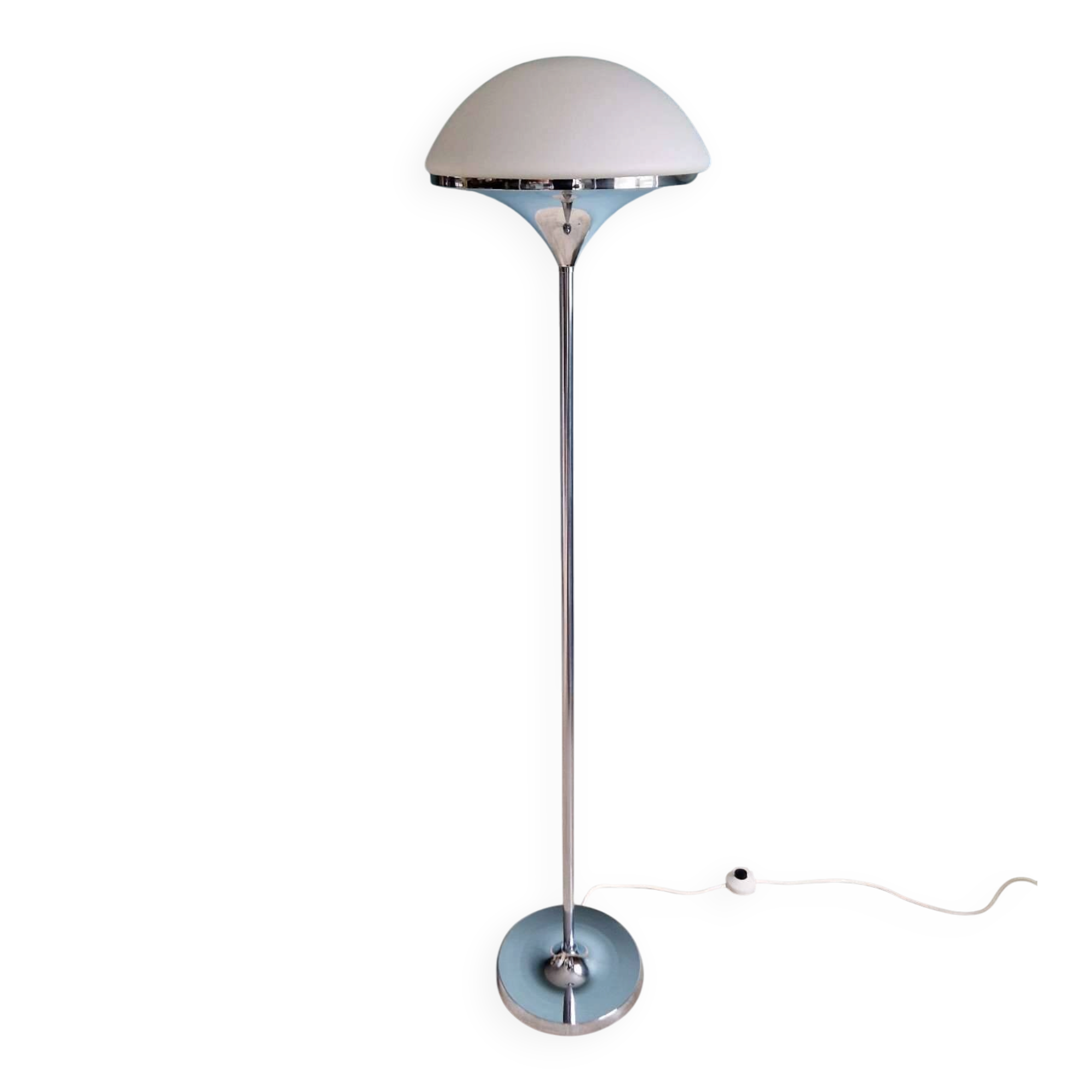 Modernist floor lamp in chrome metal and satin glass, 1960.