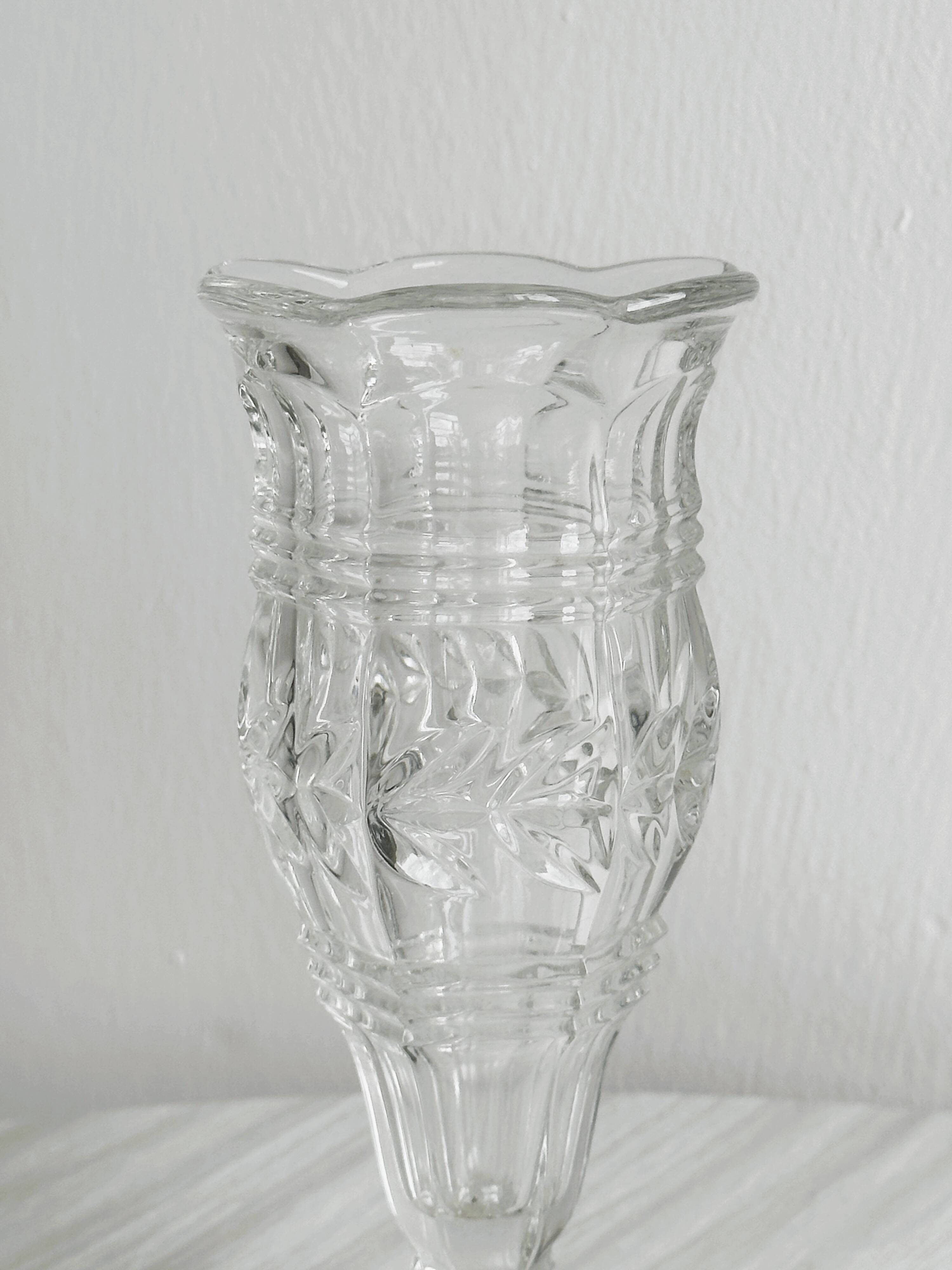 Small glass soliflore vase