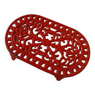 Red enamelled cast iron trivet