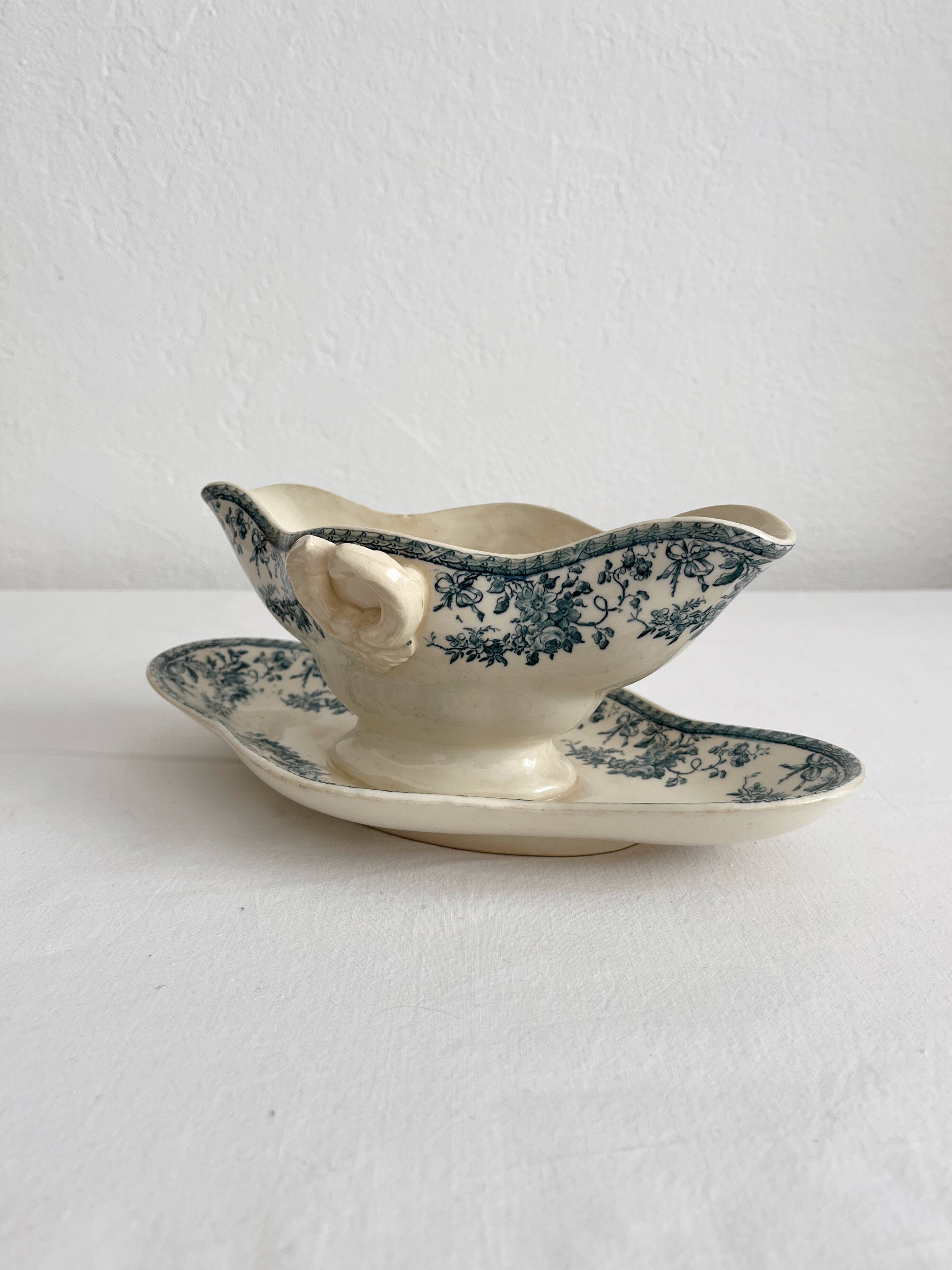 Opaque ironstone sauce boat "Bouquets of roses" from Gien