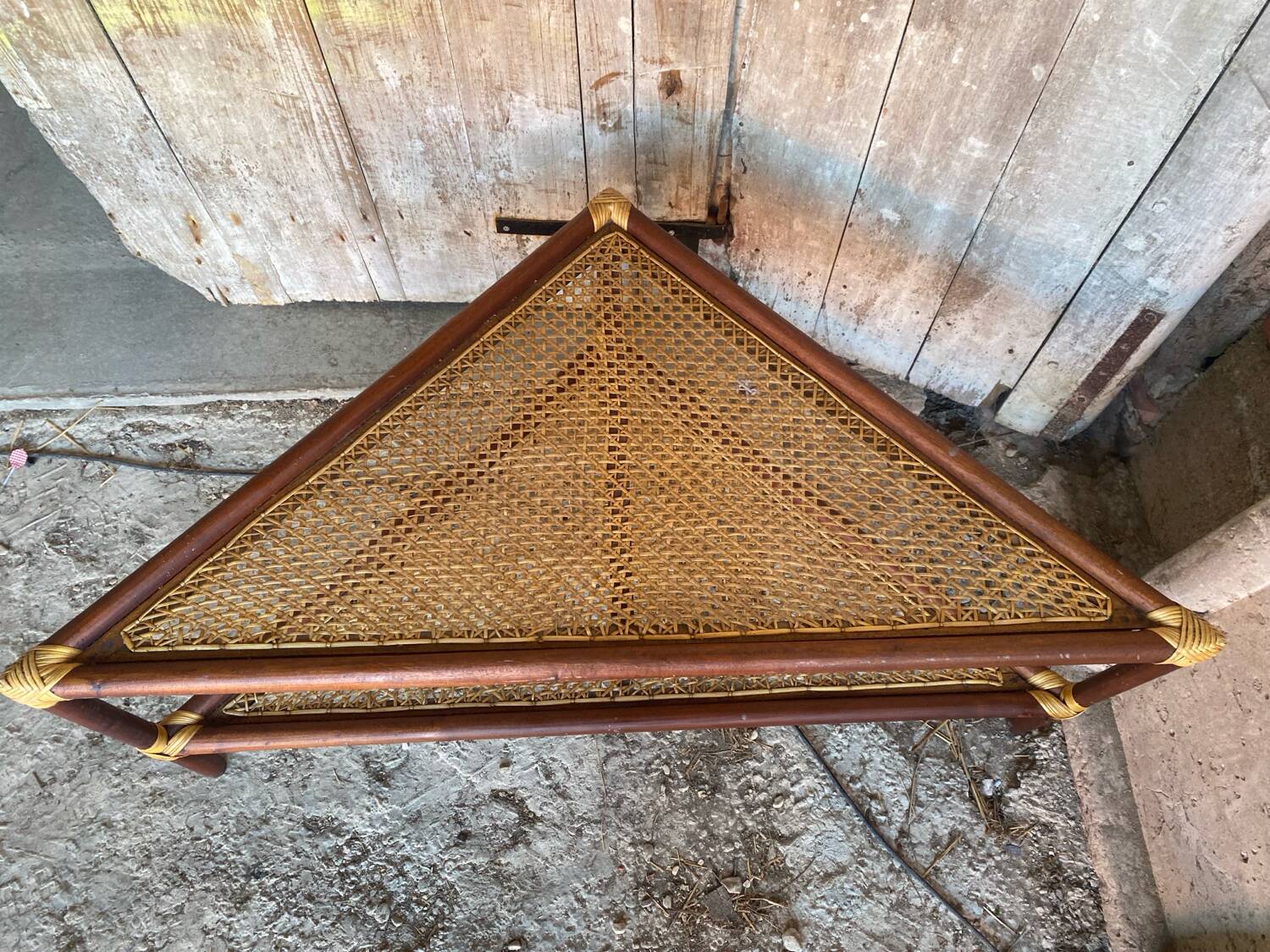 Table Basse Triangulaire Bambou Rotin + Plateaux Cannées Modèle Unique