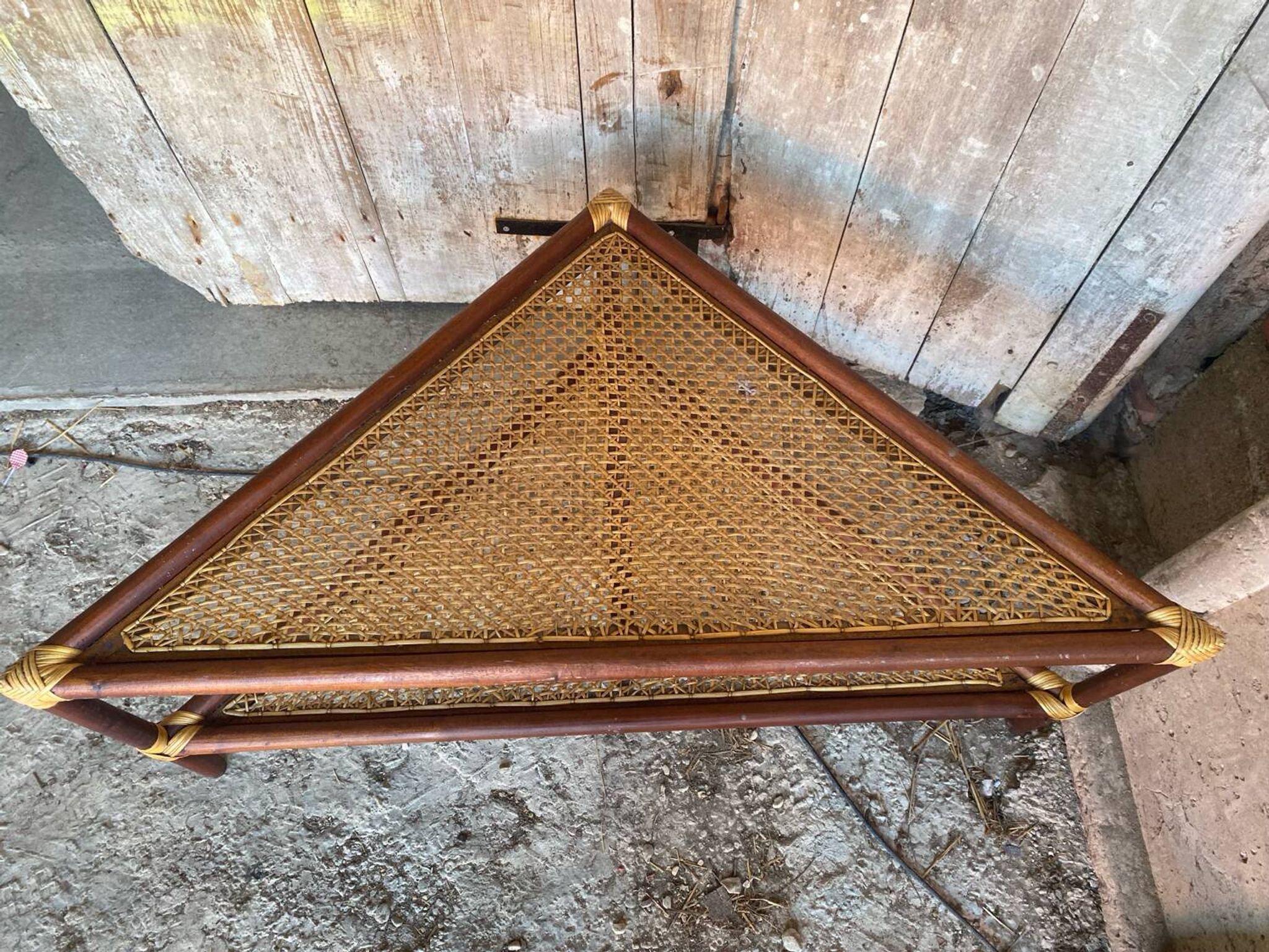 Table Basse Triangulaire Bambou Rotin + Plateaux Cannées Modèle Unique