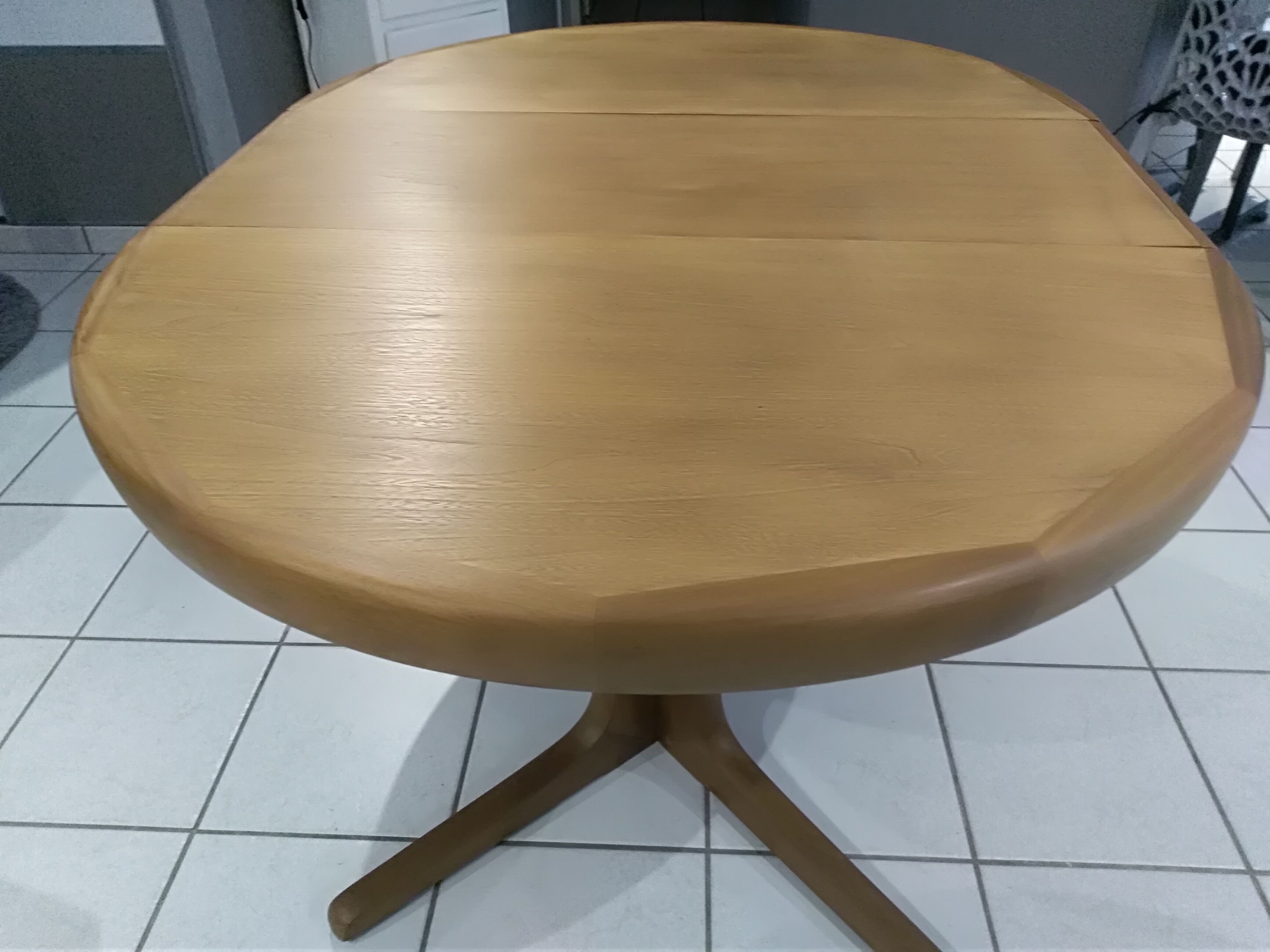 Baumann Extendable Round Table 1970s.