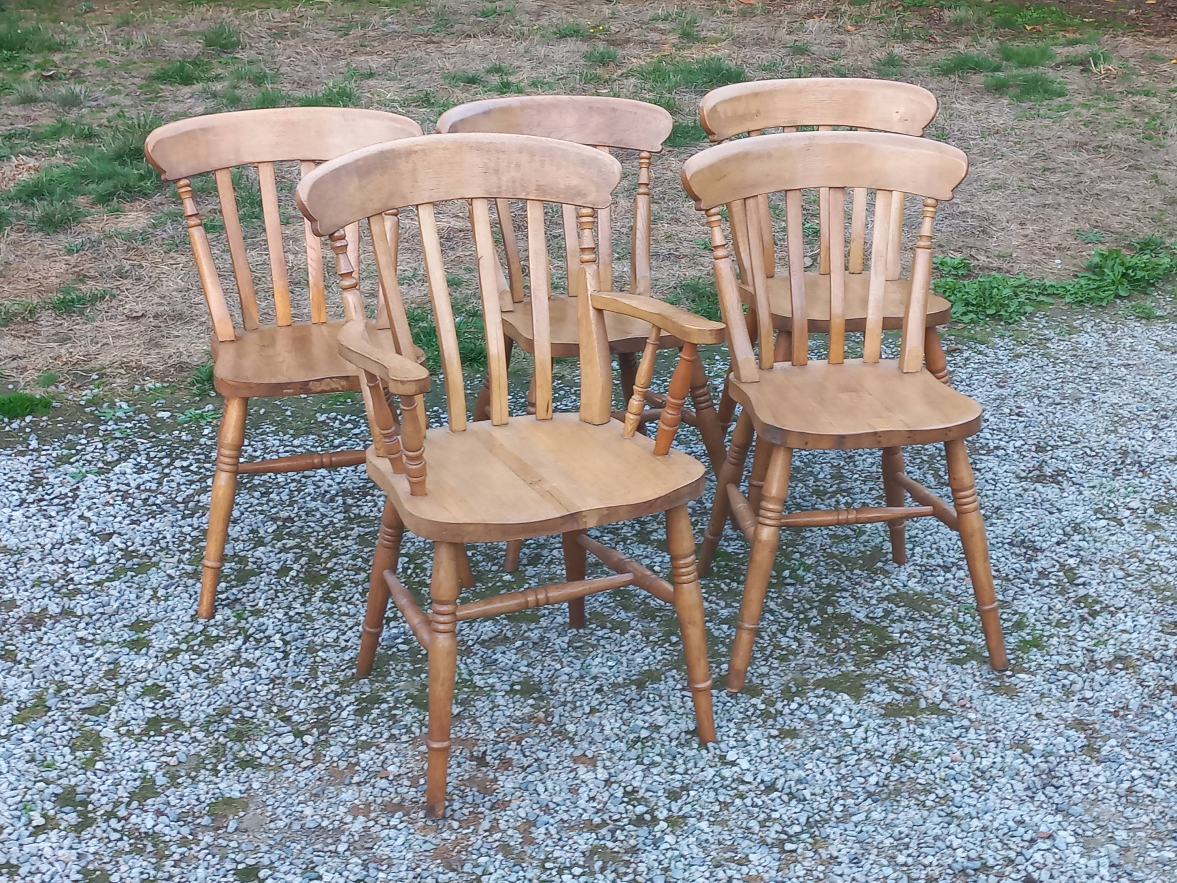 Set de 4 chaises et 1 fauteuil style montagne en chêne