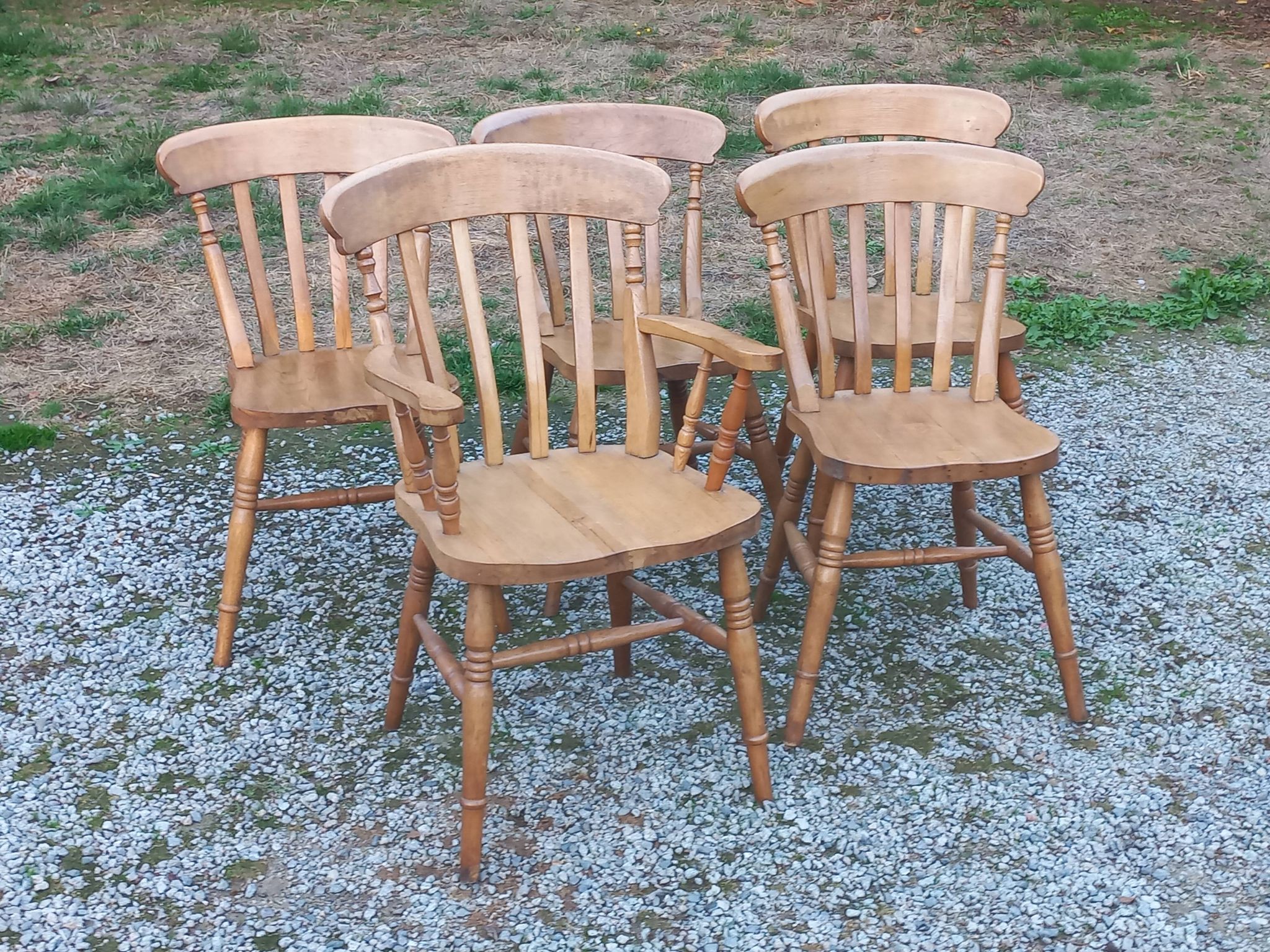 Set of 4 chairs and 1 armchair in mountain style made of oak.