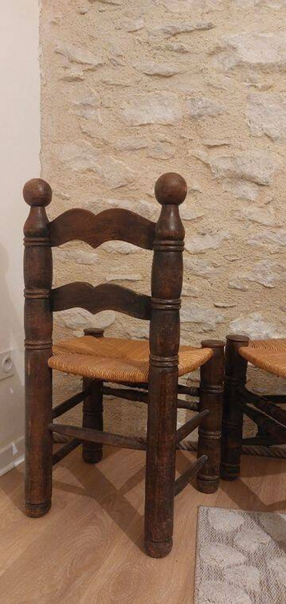Paire de chaises brutalistes dans le goût de Dudouyt