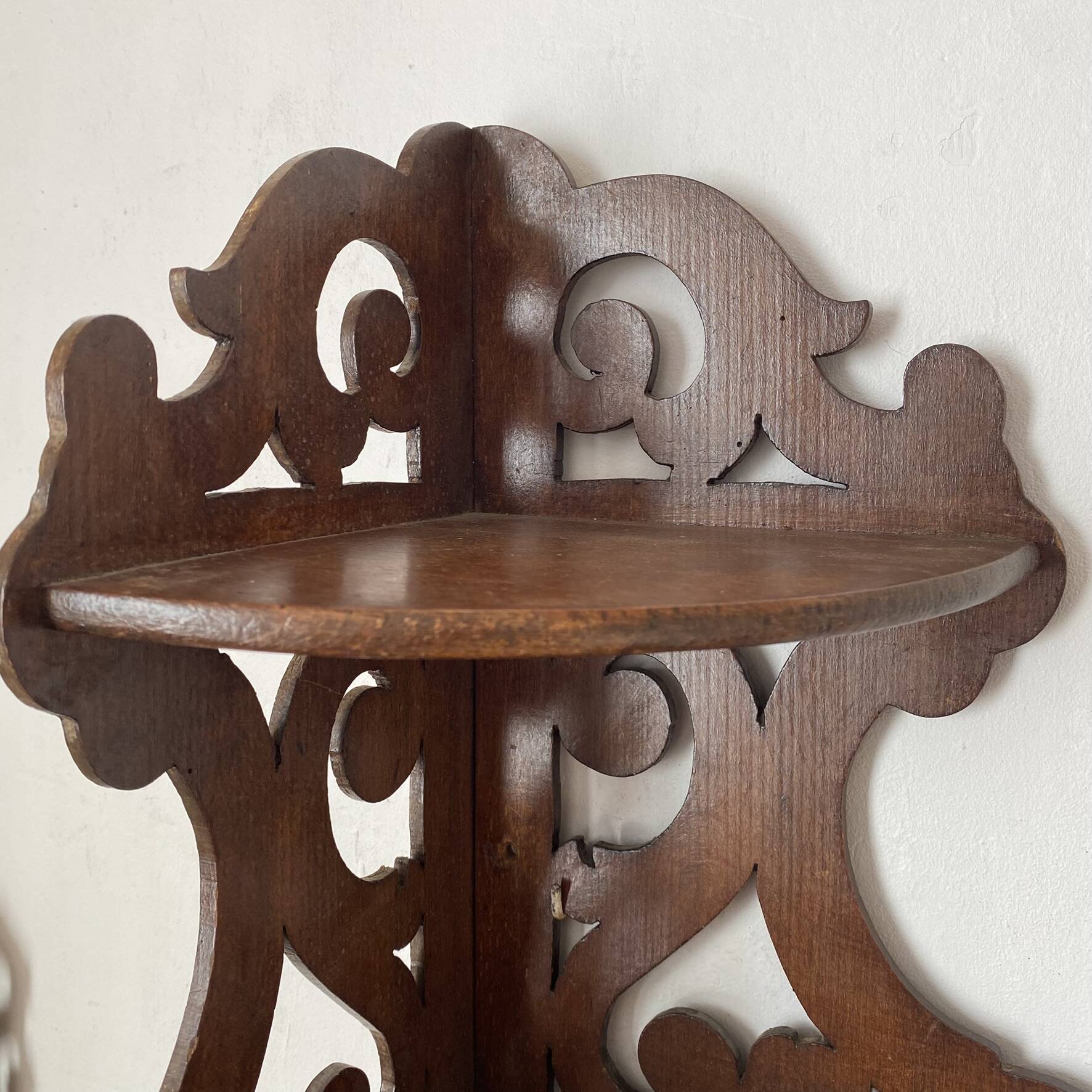 antique corner shelf in openwork wood with 3 shelves