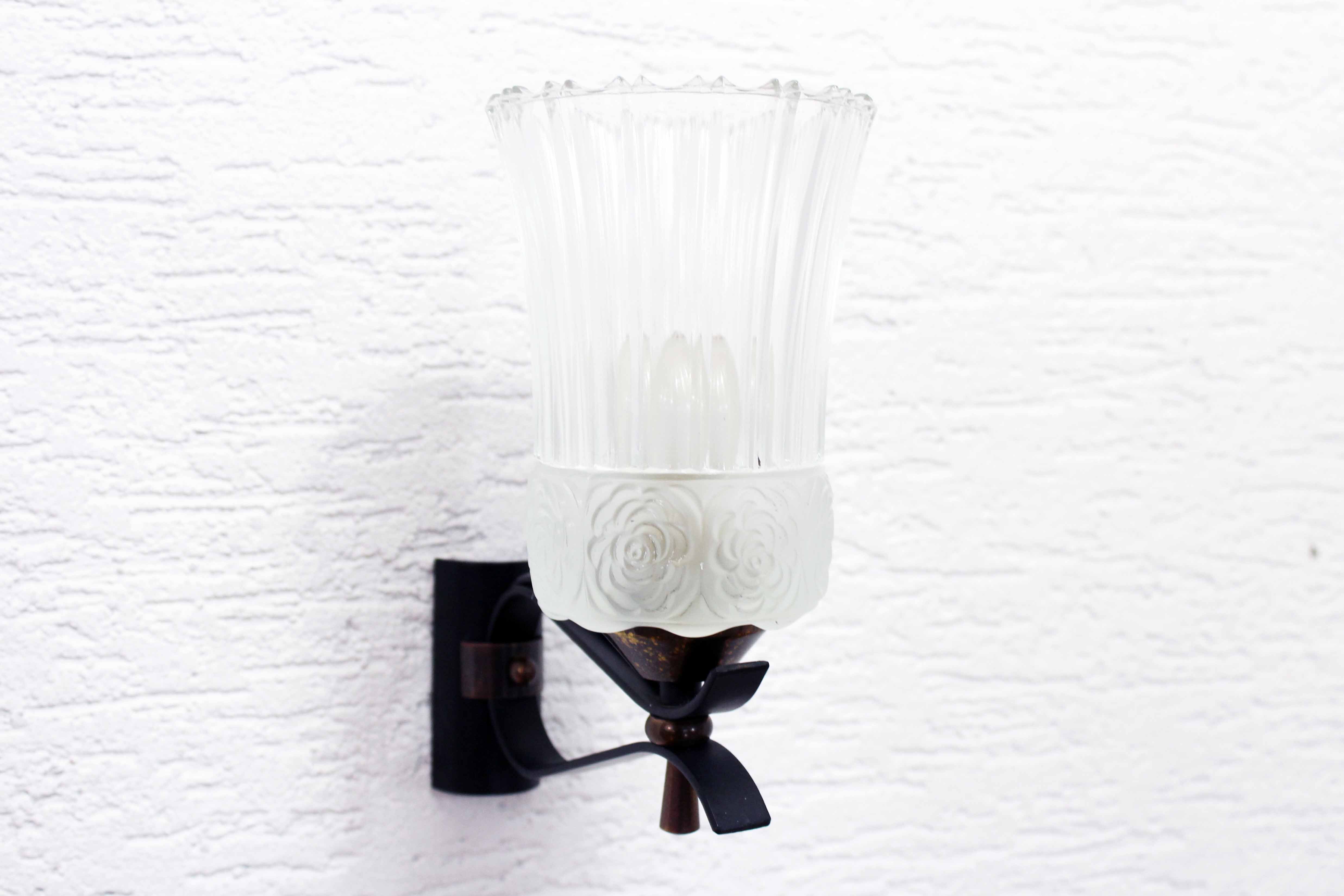 Art nouveau wall lamp