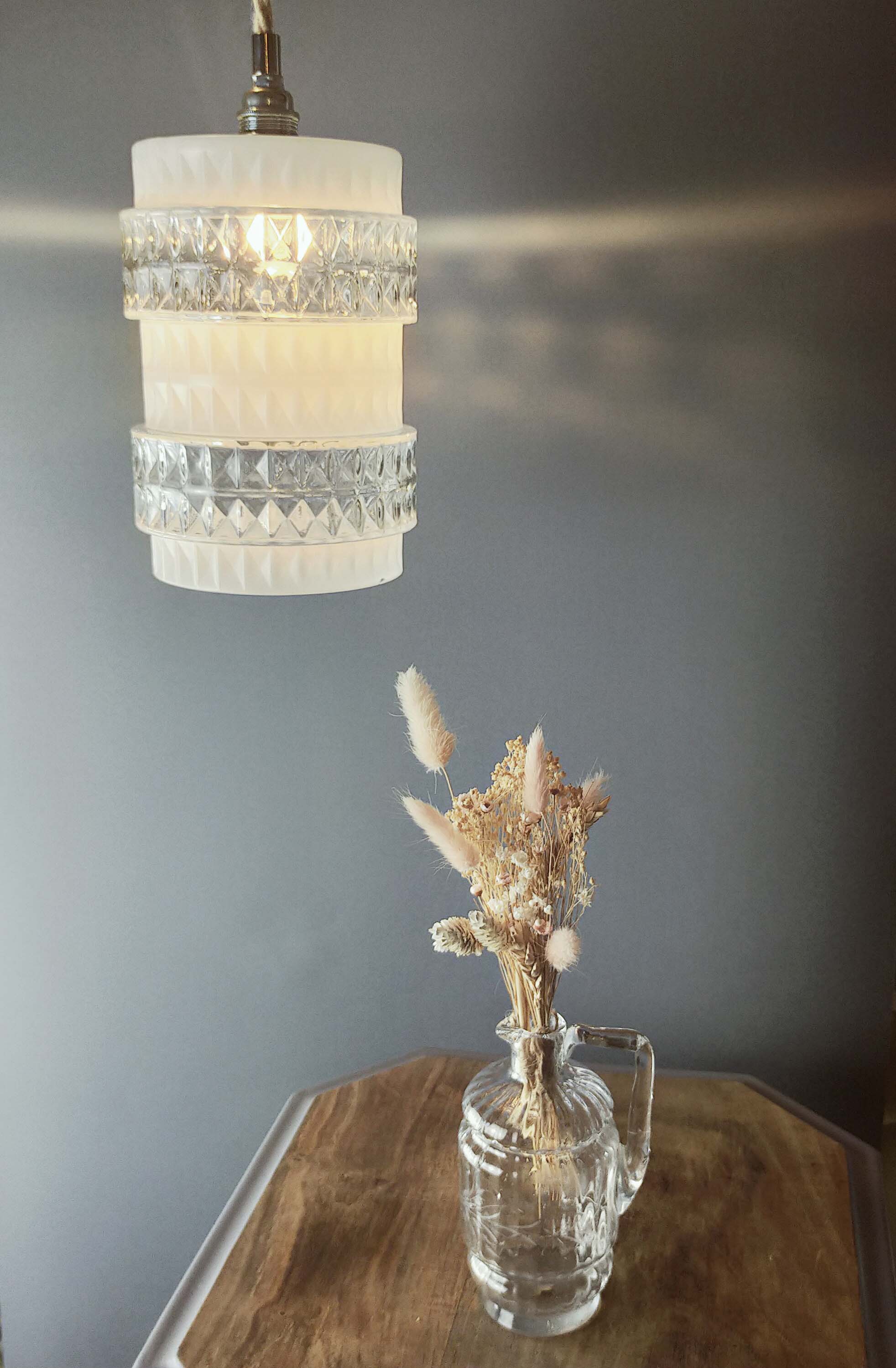 White and transparent glass suspension