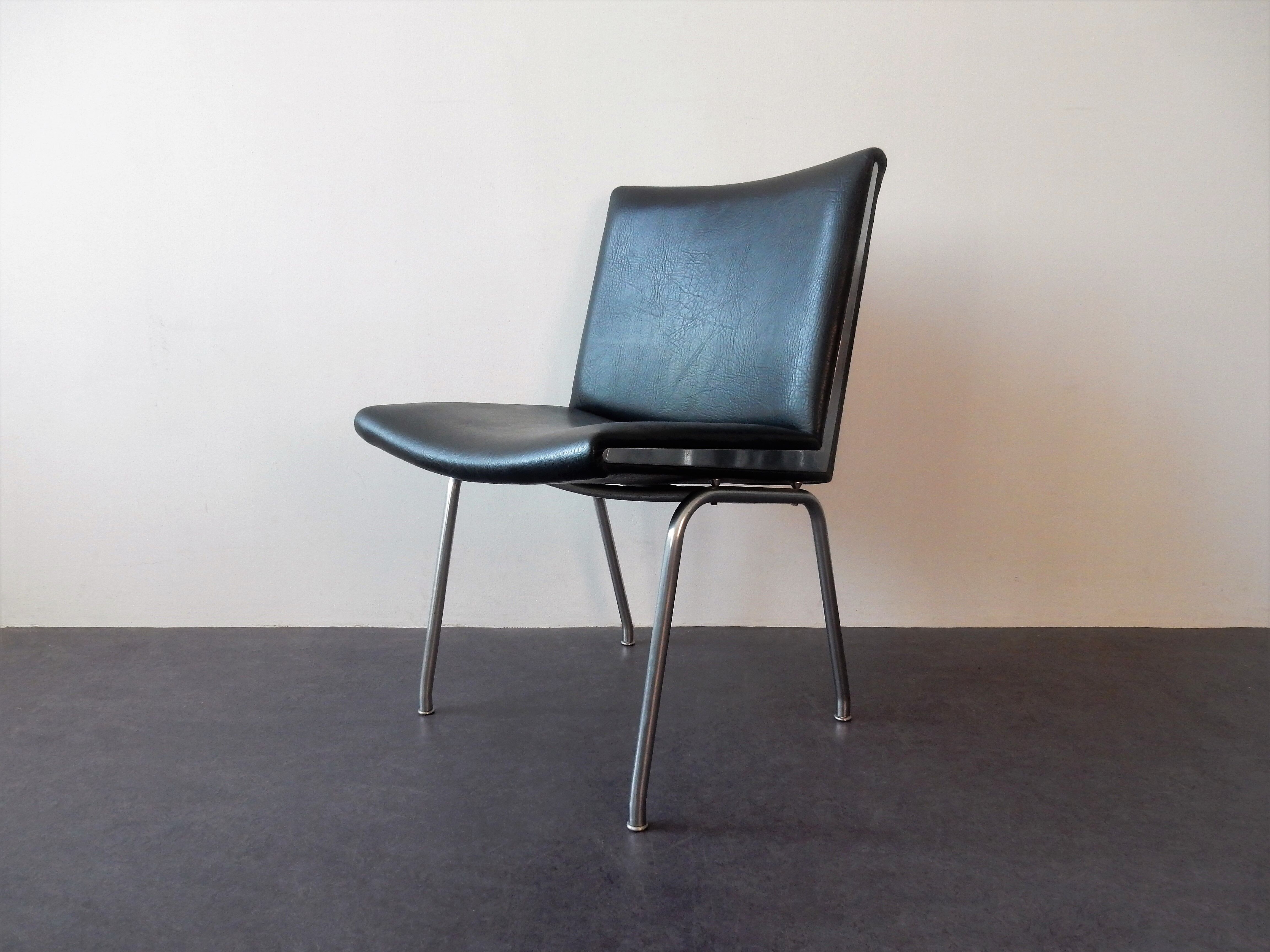 Set of 4 danish AP 40 airport chairs by Hans J. Wegner for A.P. Stolen, 1960